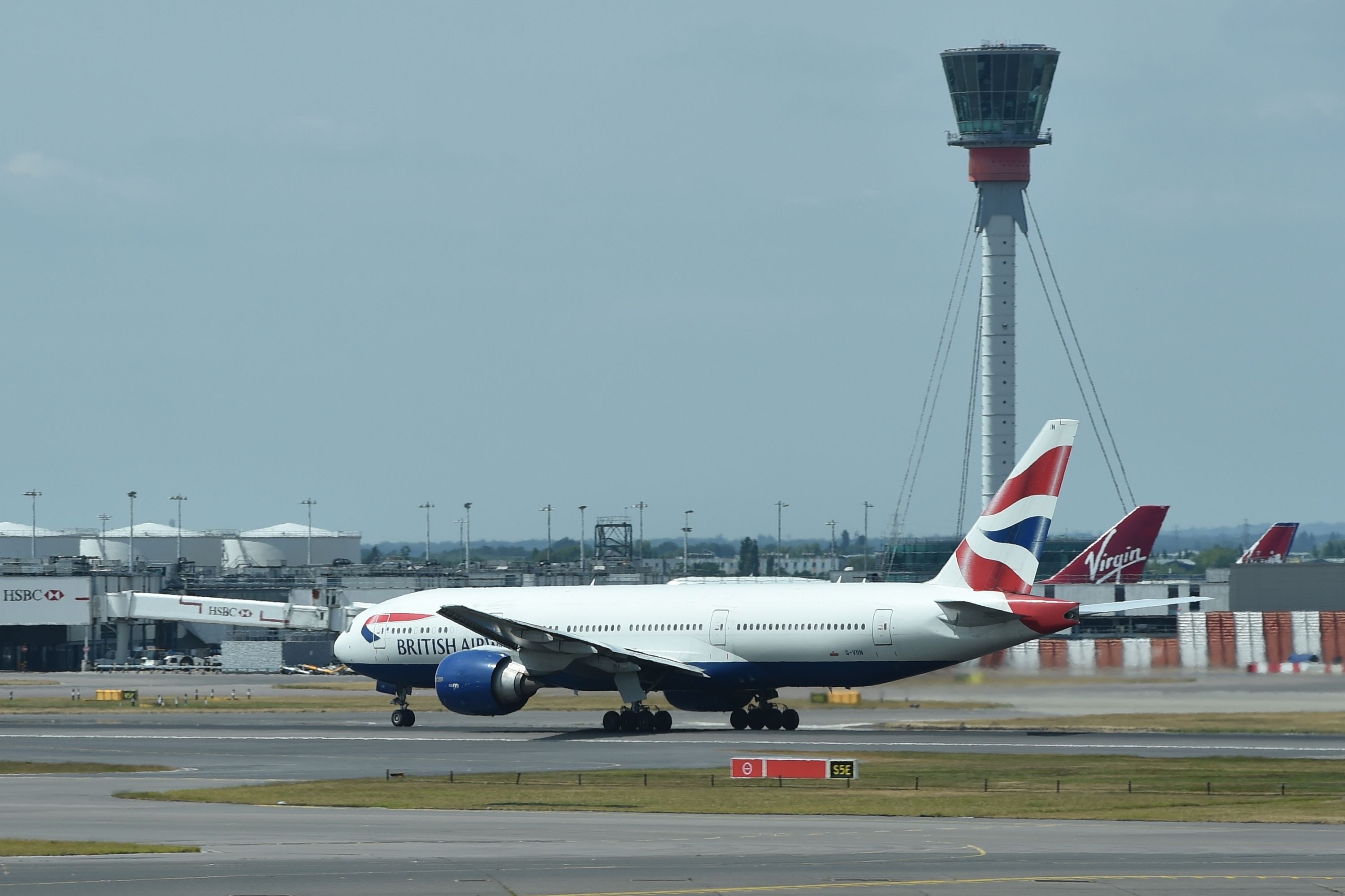 British Airways Boeing 777 & Heathrow ATC Tower