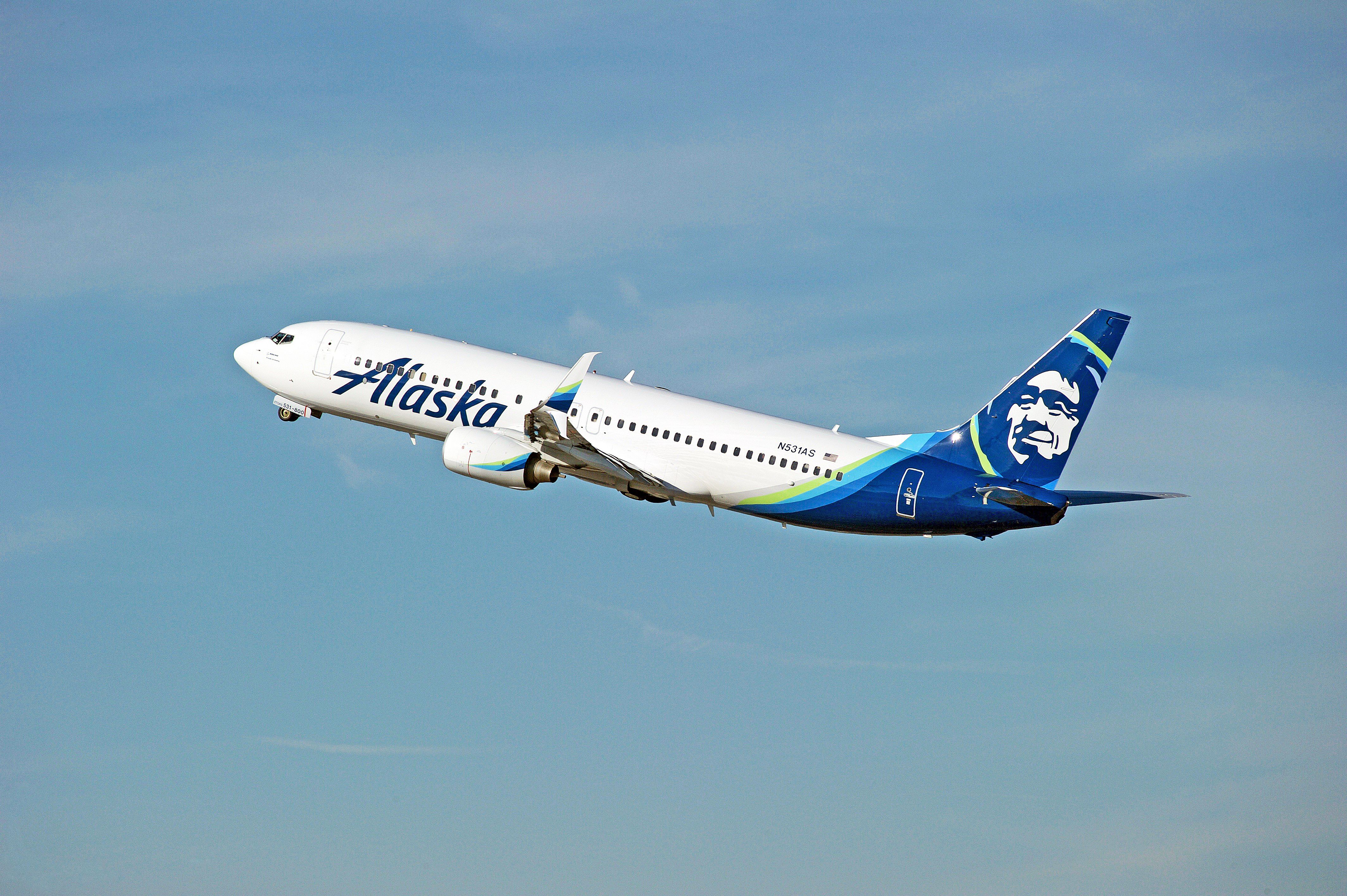 Alaska Airlines Boeing 737 Taking Off