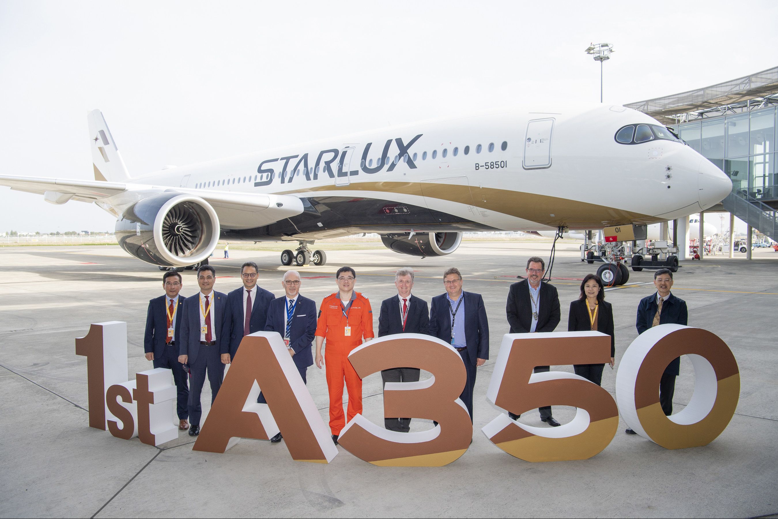 STARLUX first a350 delivery