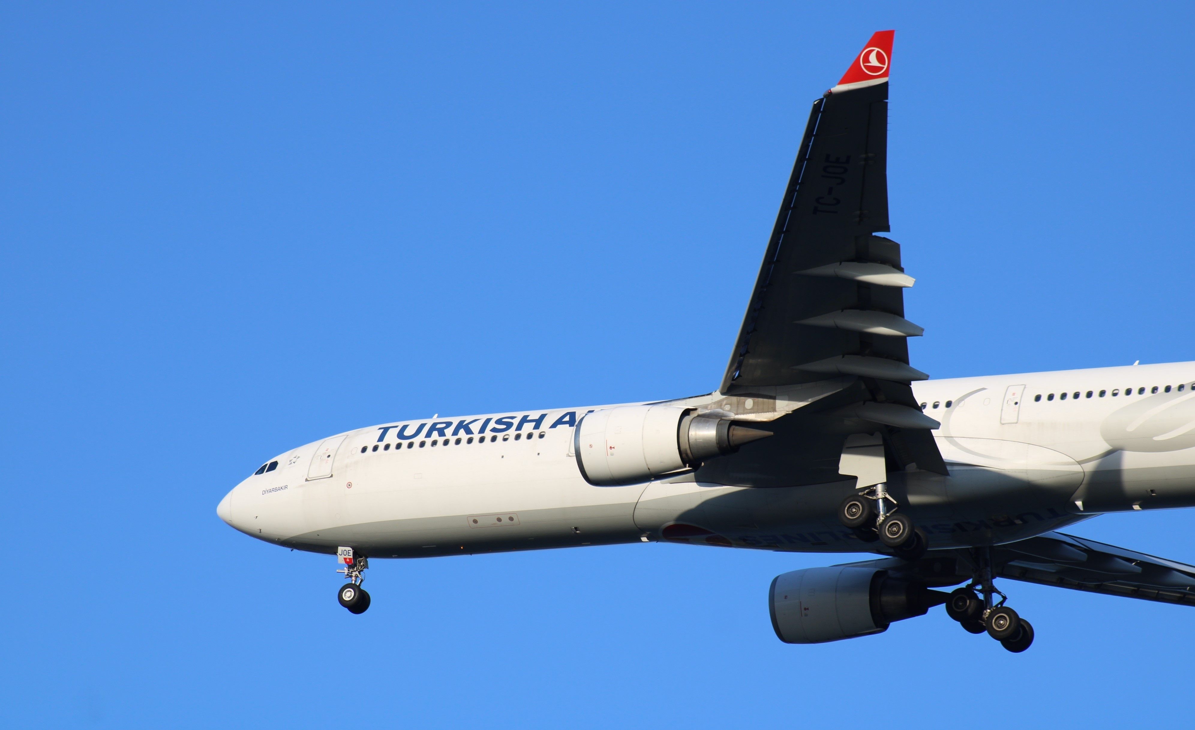 Turkish Airlines A330-300 landing