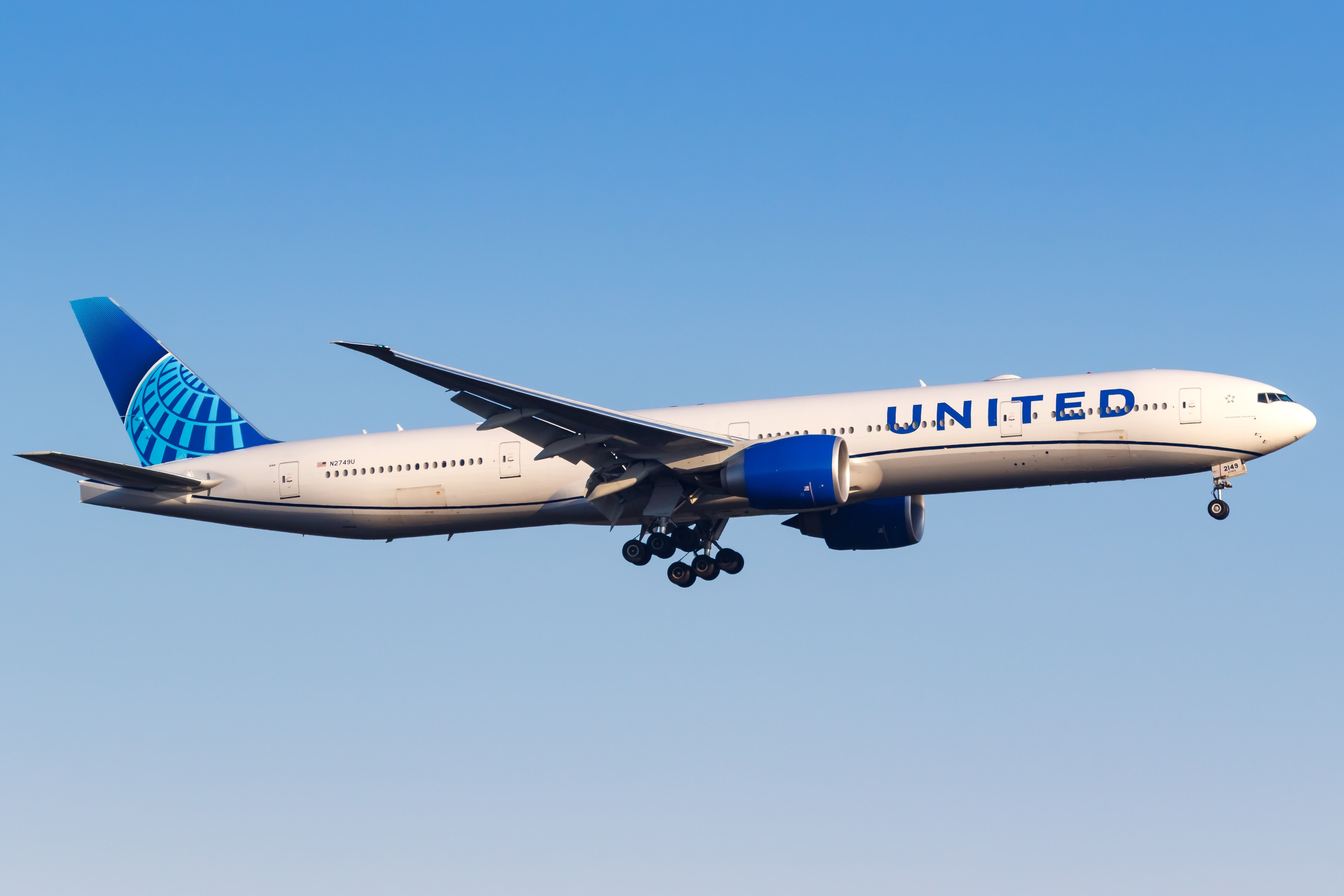 A United Airlines 777-300ER on final approach