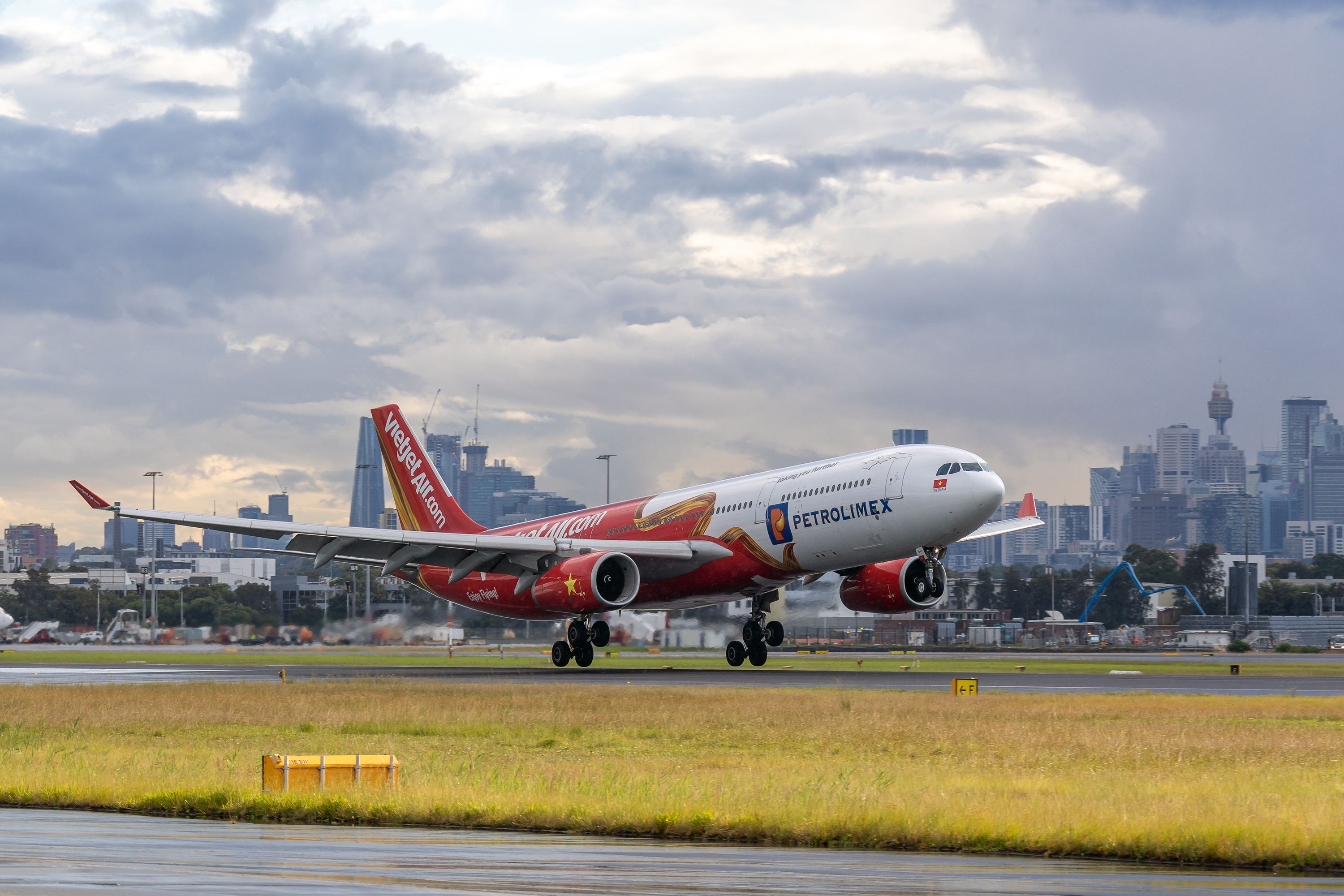 Vietjet's first flight to Sydney Airport is 13042023