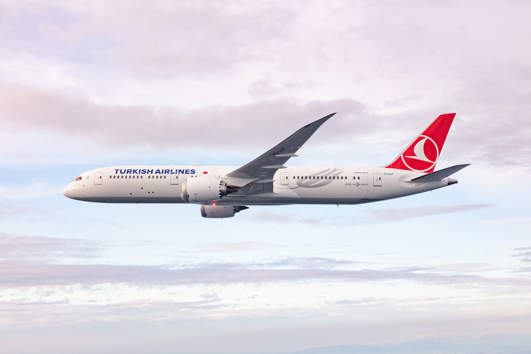 I kit da viaggio di Turkish Airlines firmati Versace per Business Class