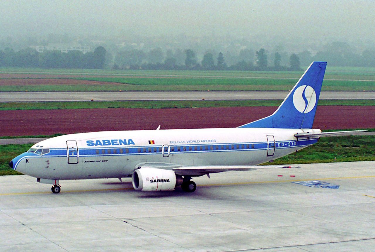 A Sabena Boeing 737-500 on the taxiway.