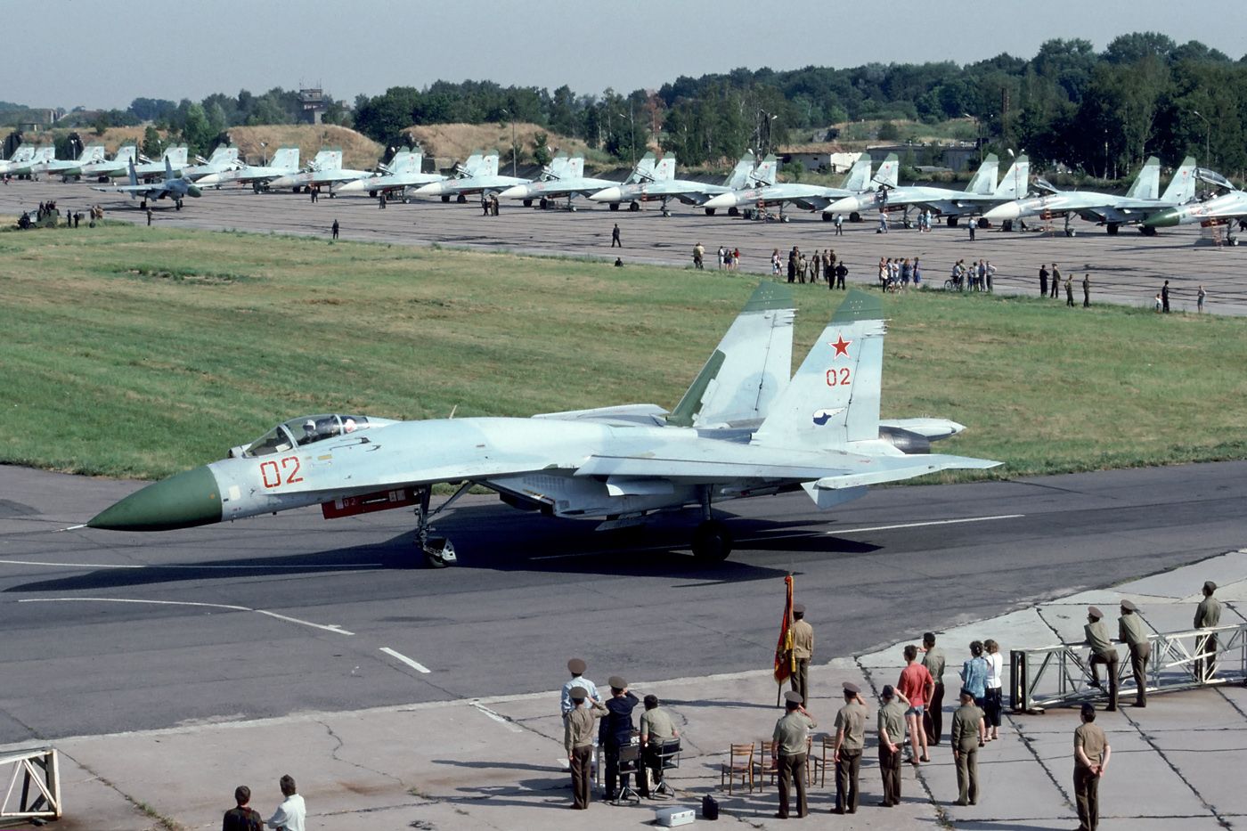 A Su-27 Flanker of the 159th Guards Fighter Aviation Regiment leaving Stargard, Poland.