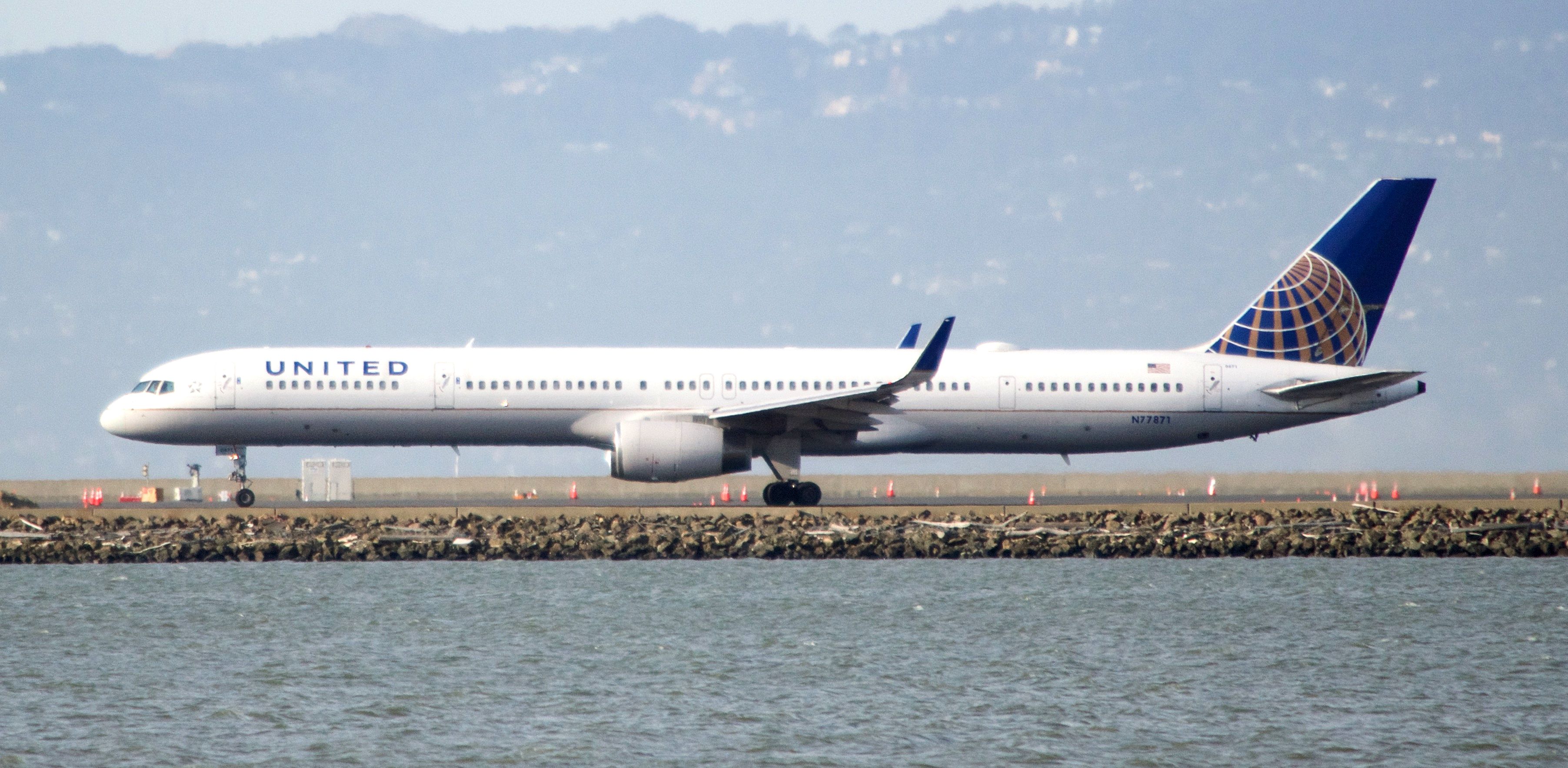 United Boeing 757-300