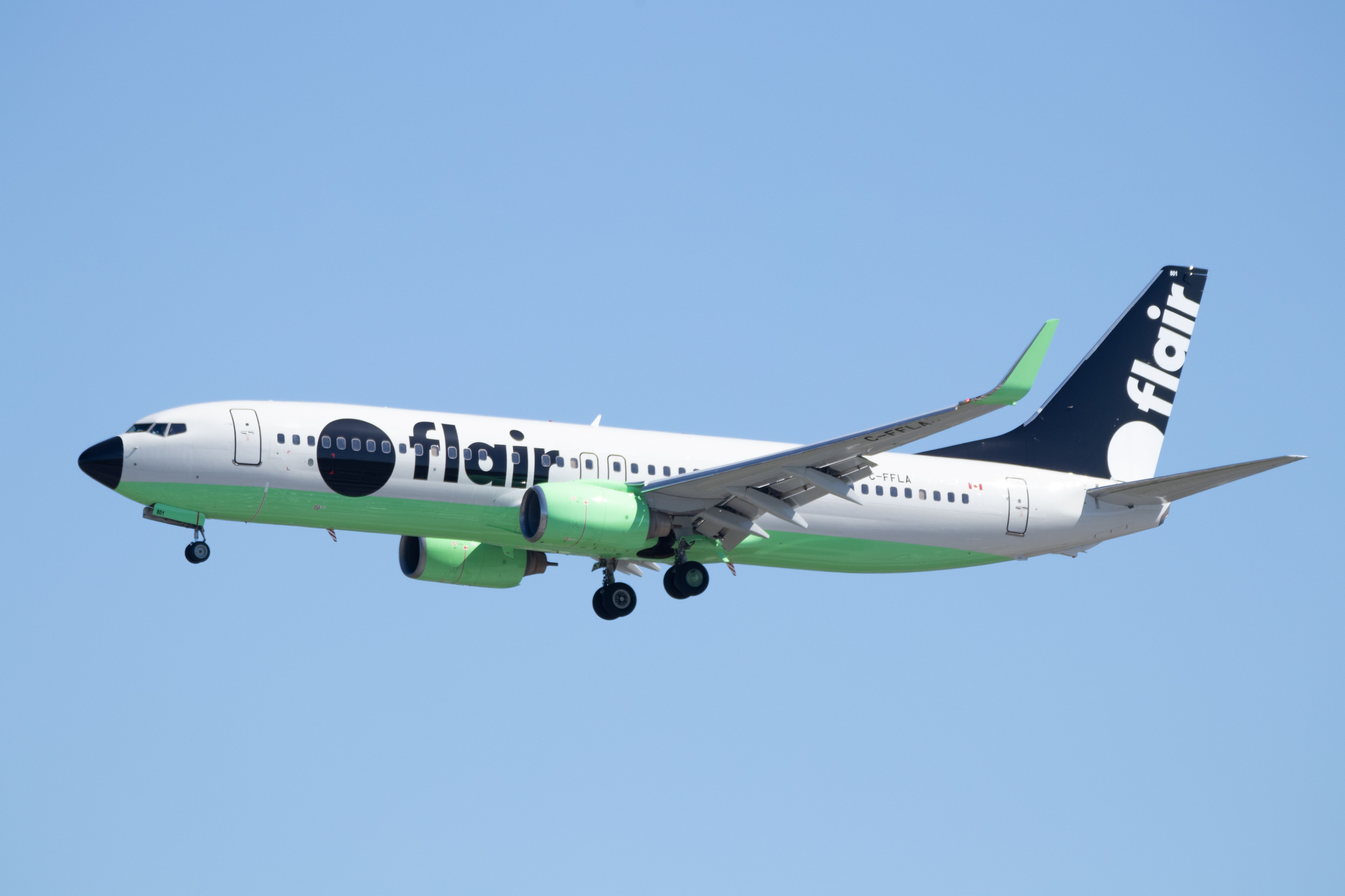 A Flair Airlines Boeing 737-800 