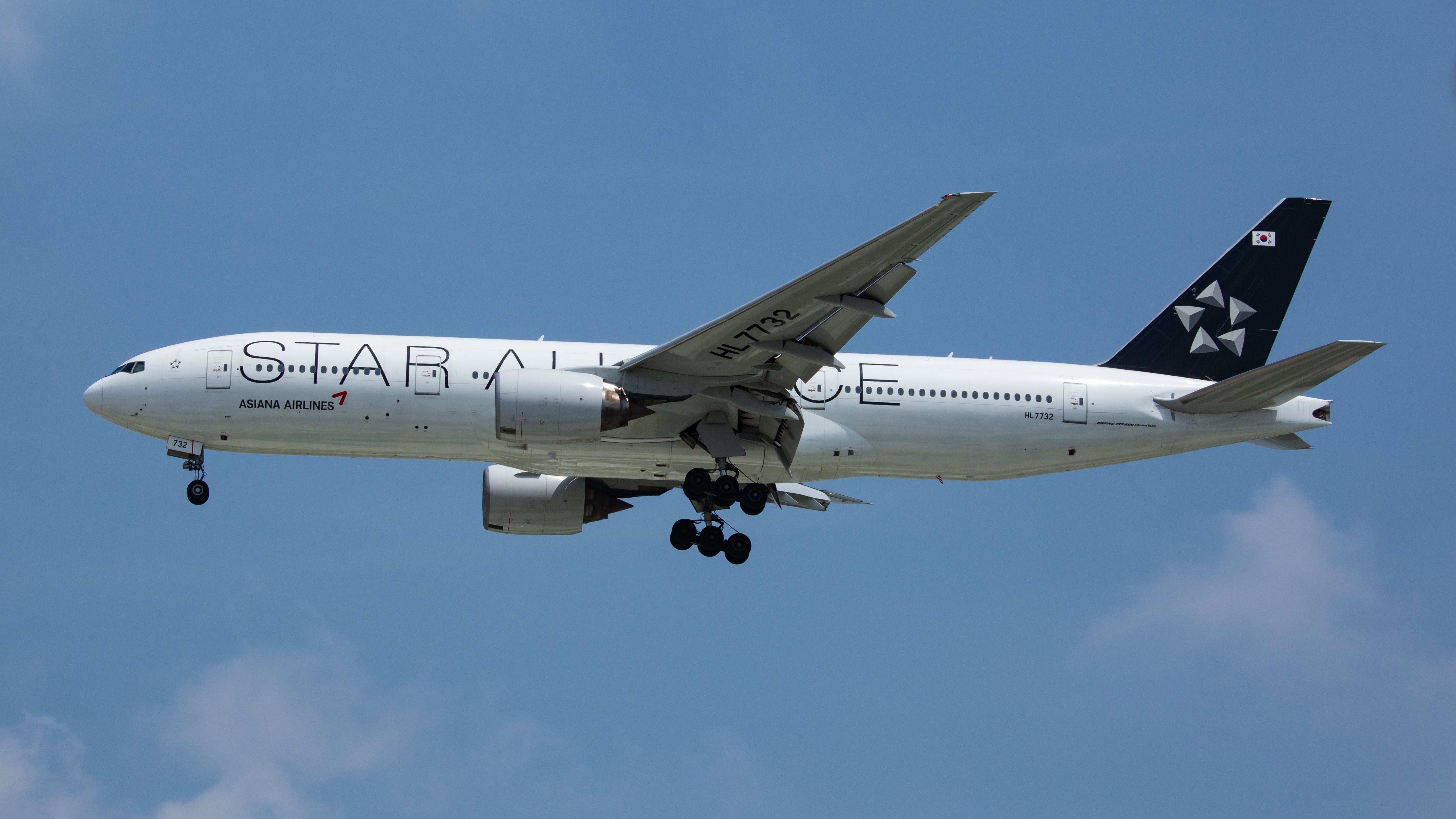 An Asiana Airlines Boeing 777 with a Star Alliance livery 