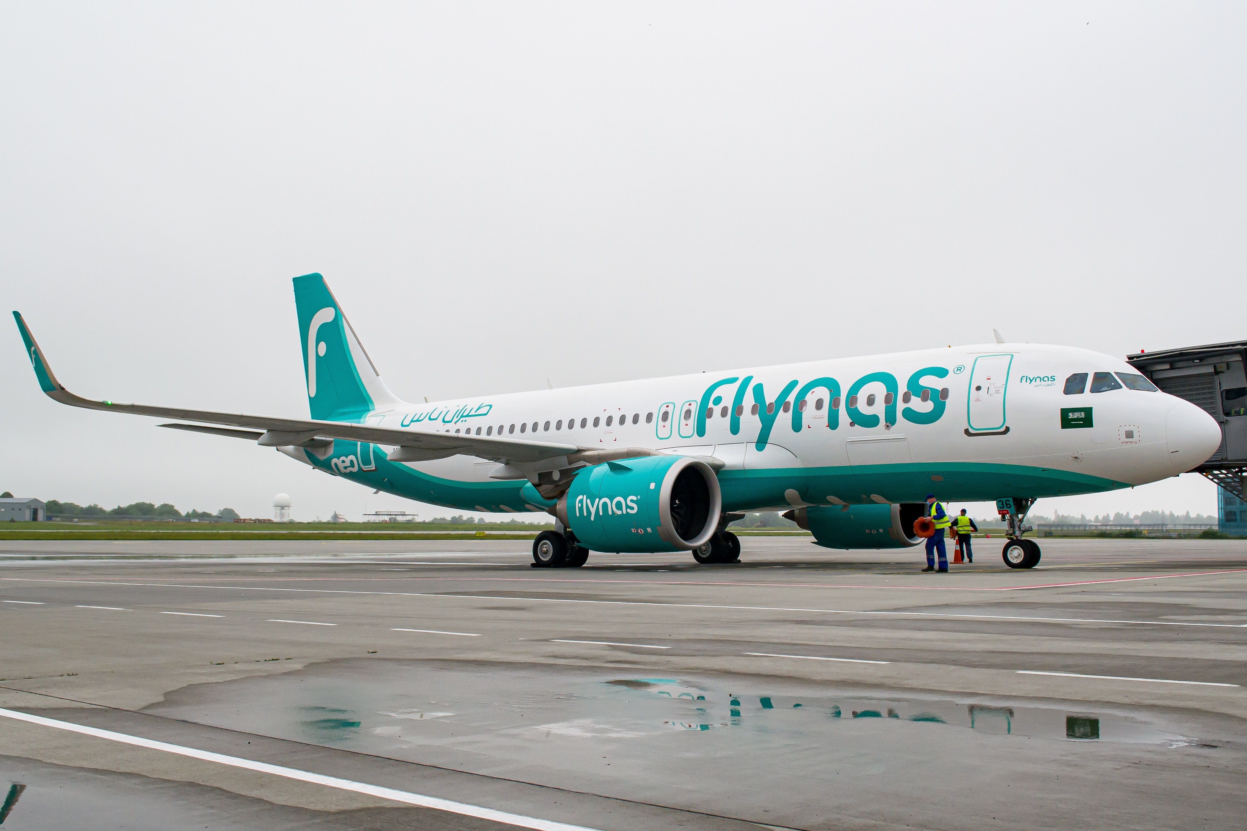 flynas A320neo on stand