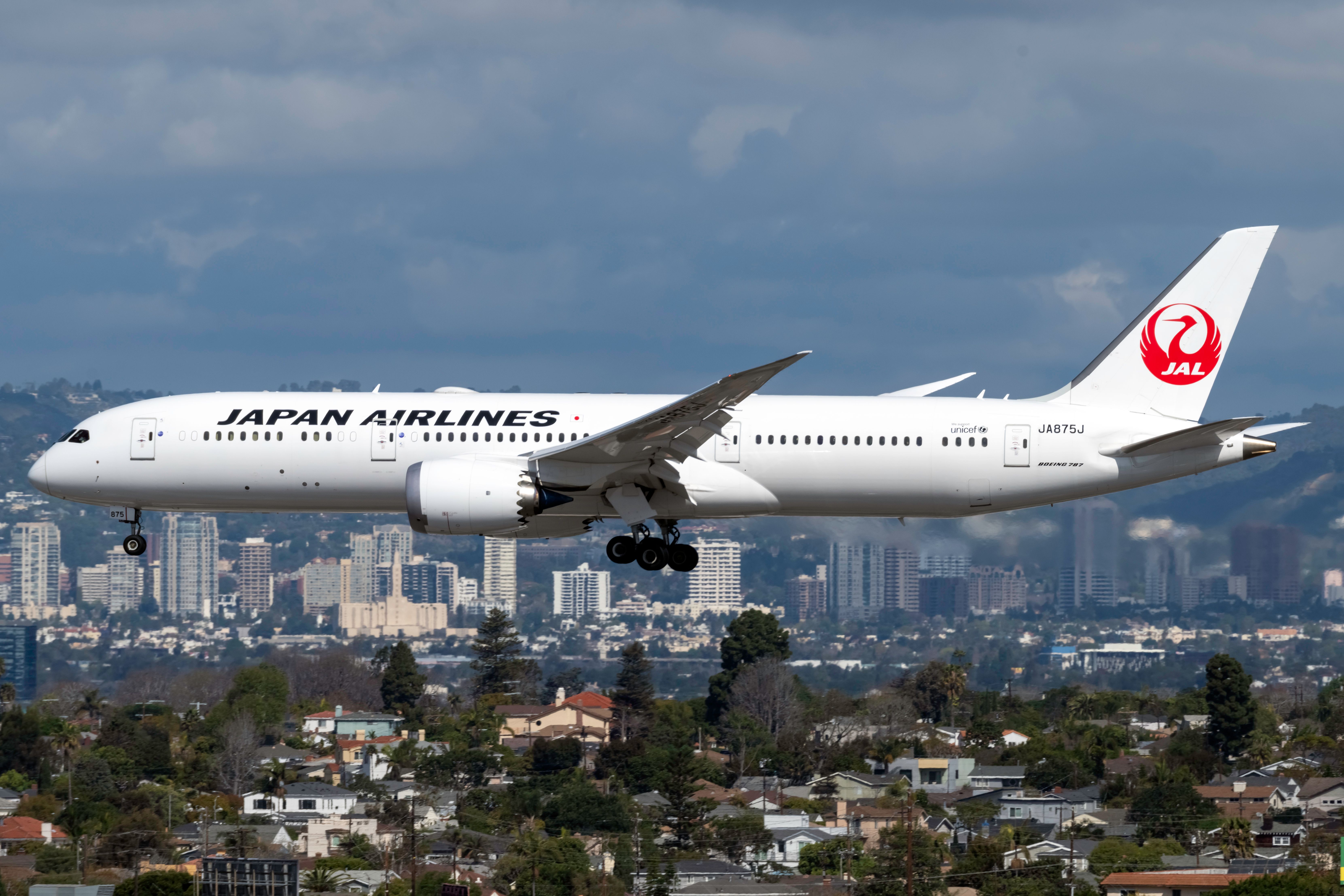A Japan Airlines Boeing 787-9 Dreamliner about to land.