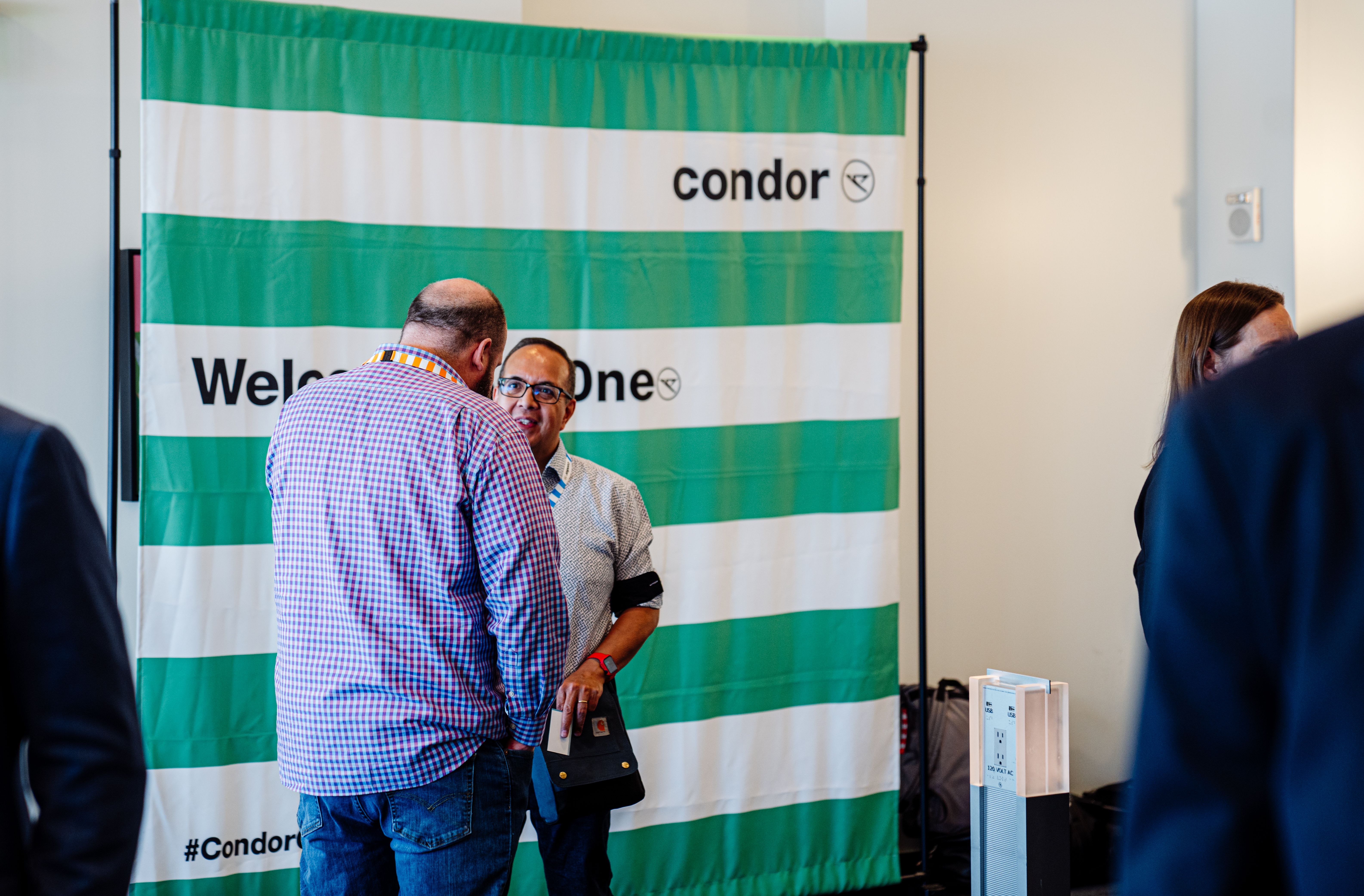 Lukas Souza 05-11-23 Condor SEA-FRA -53-1