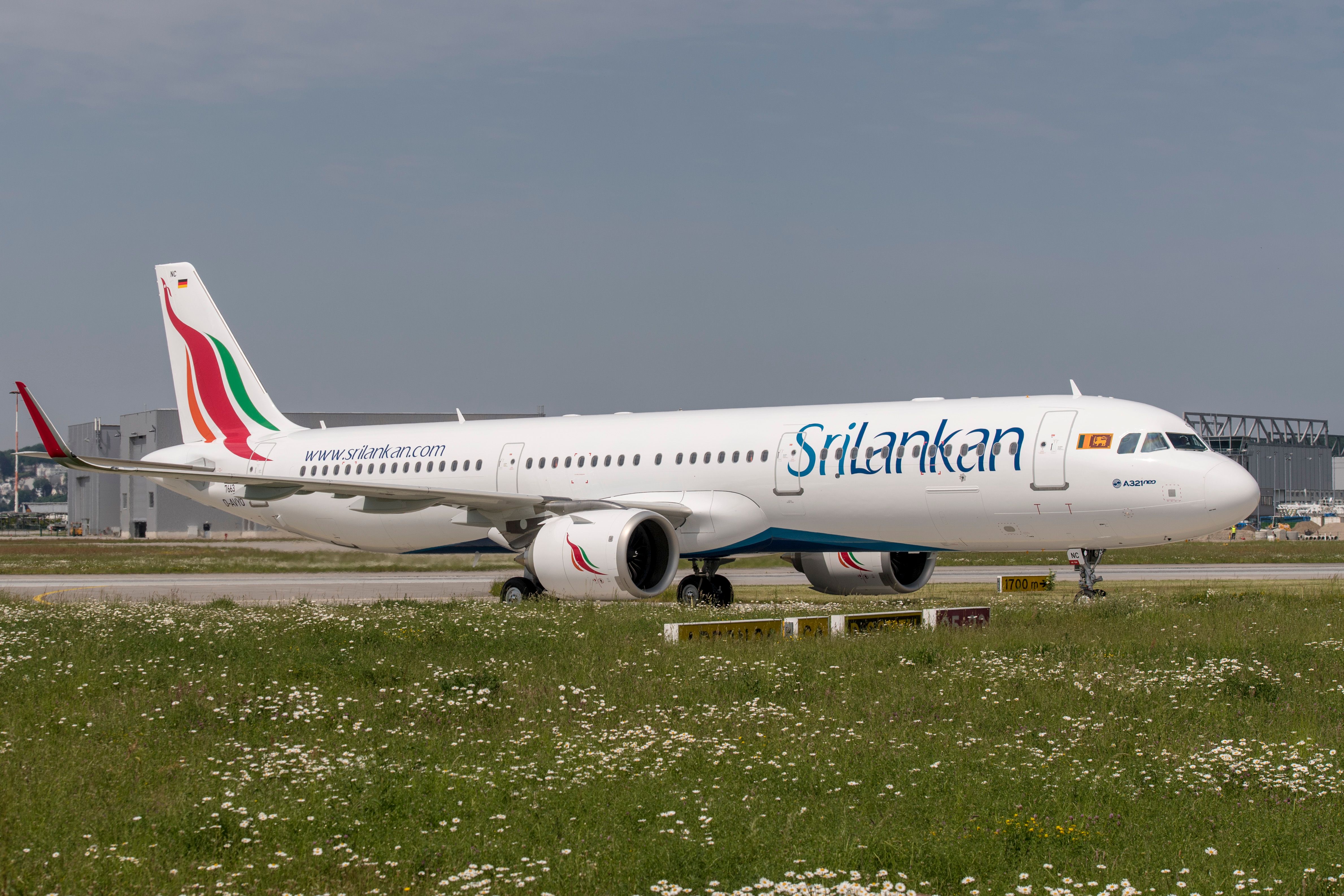 A SriLankan Airlines Airbus A321neo on the taxiway. 