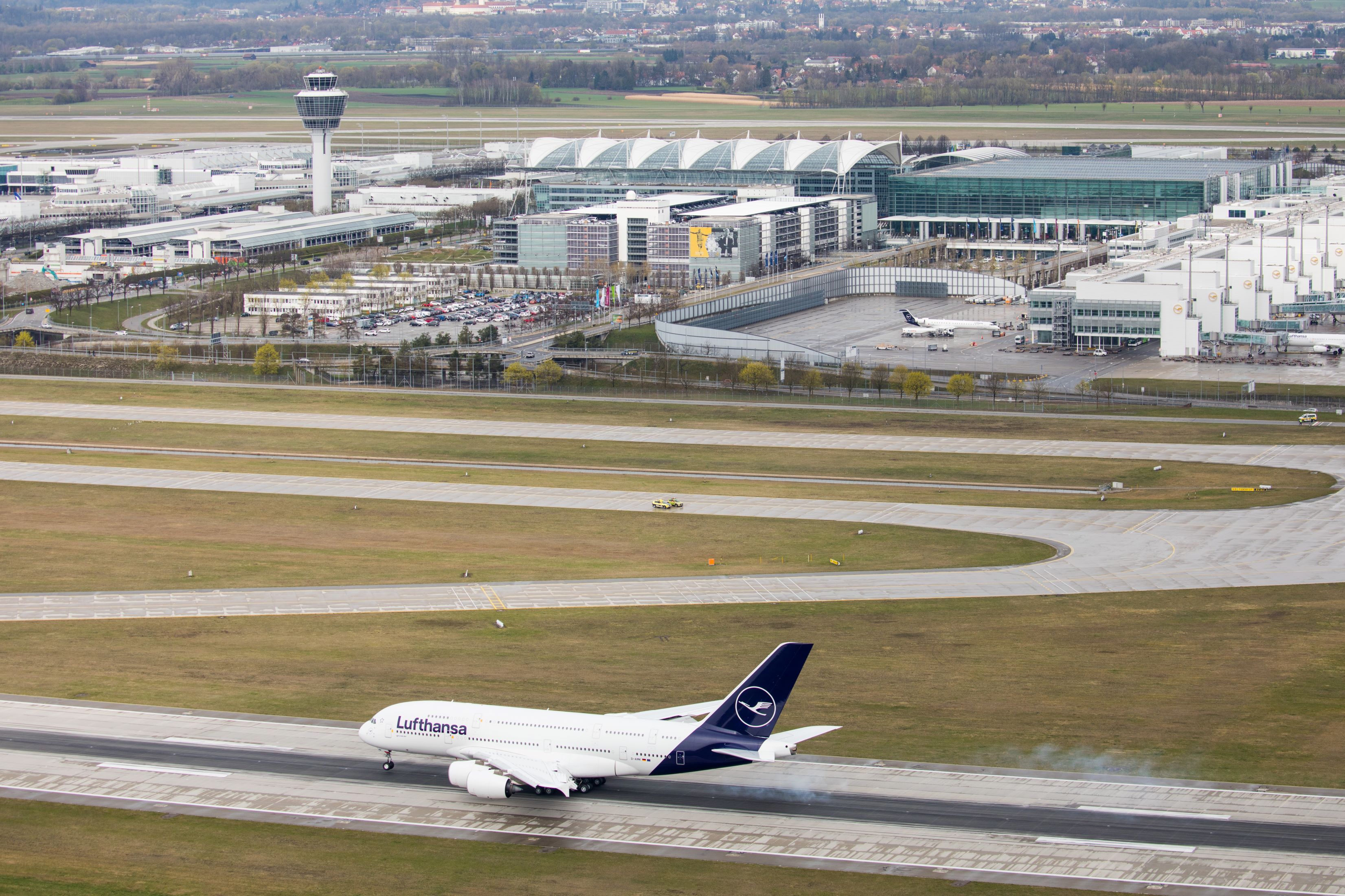 2/6 NEW!! Air.bus A380 1/150 約50cm Lufthansa A380 will return to service in June - Air Data News