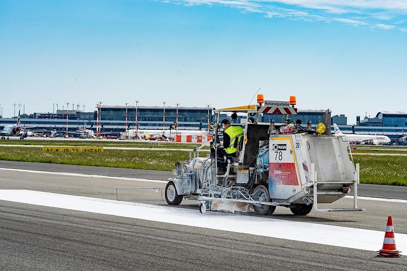 Runway Maintenance at Hamburg Airport