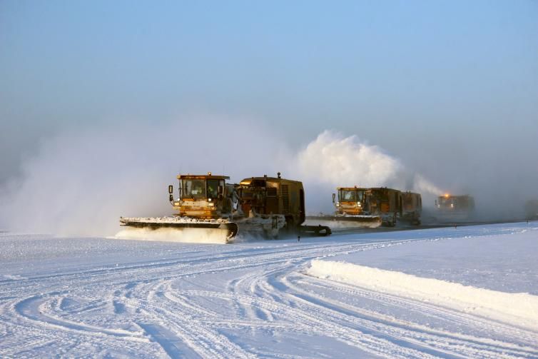 Rovaniemi_airport_winter_maintenance_800