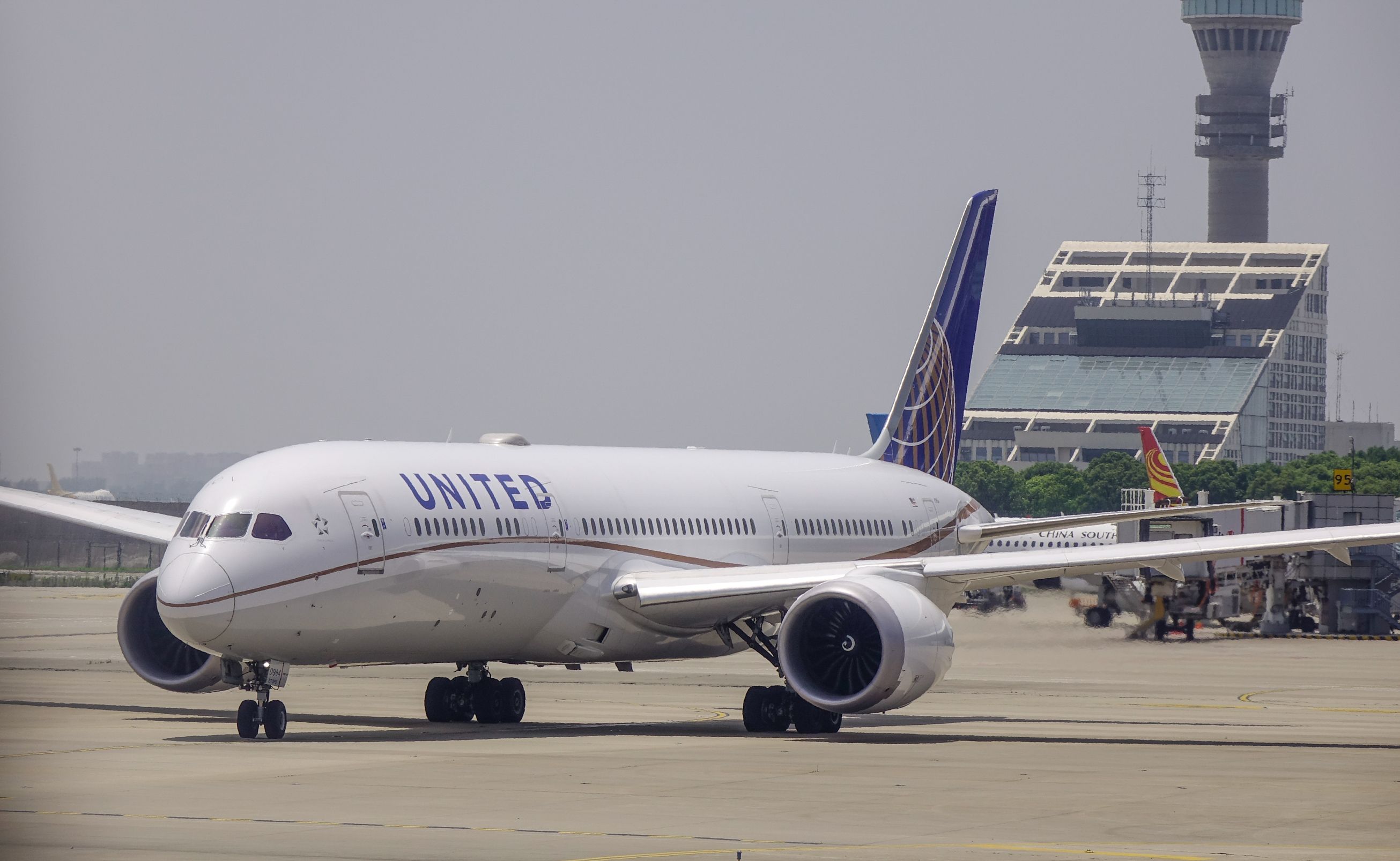 United Airlines Boeing 787-9 @ Shanghai Pudong Airport