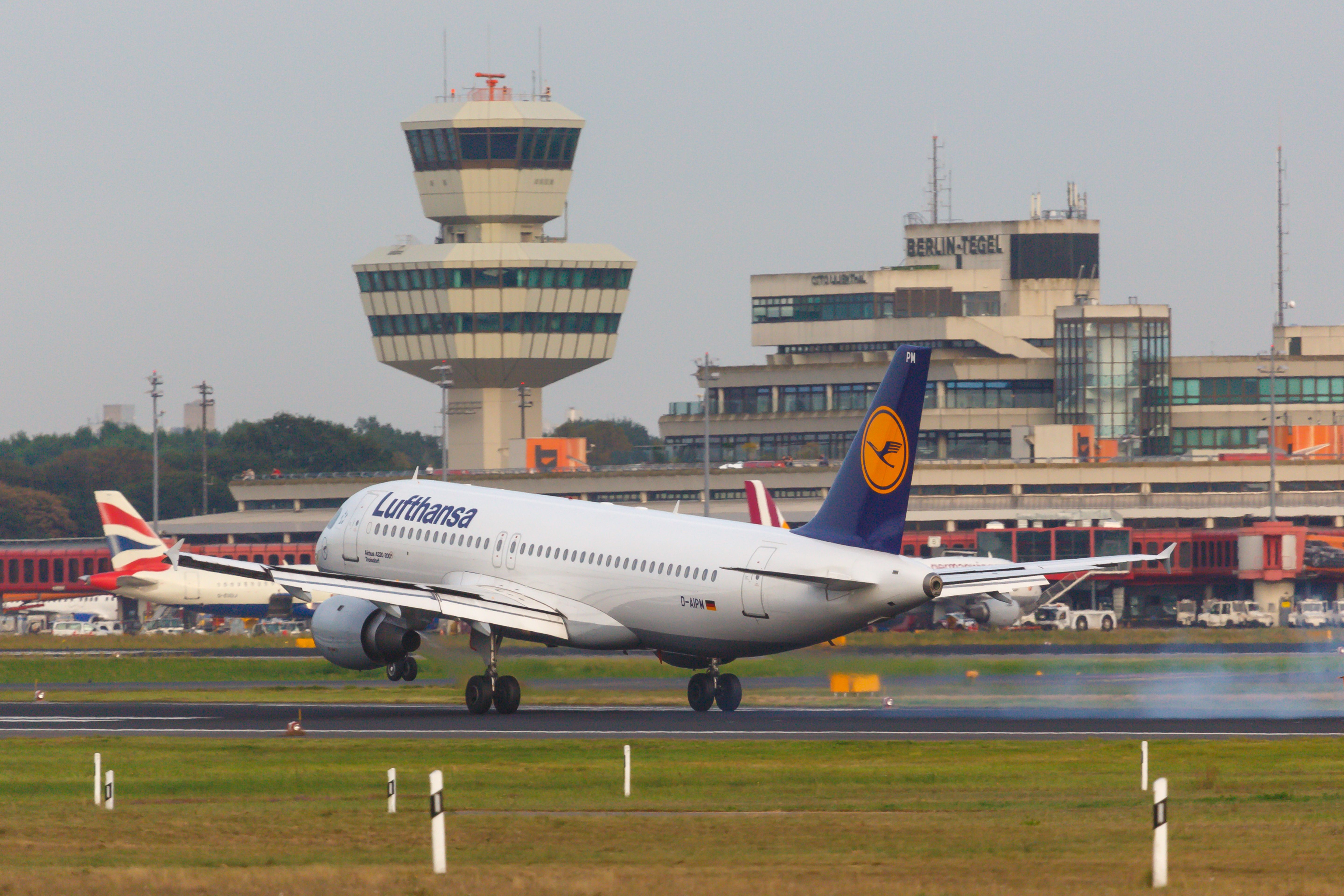 a Lufthansa Airbus A320 taking off