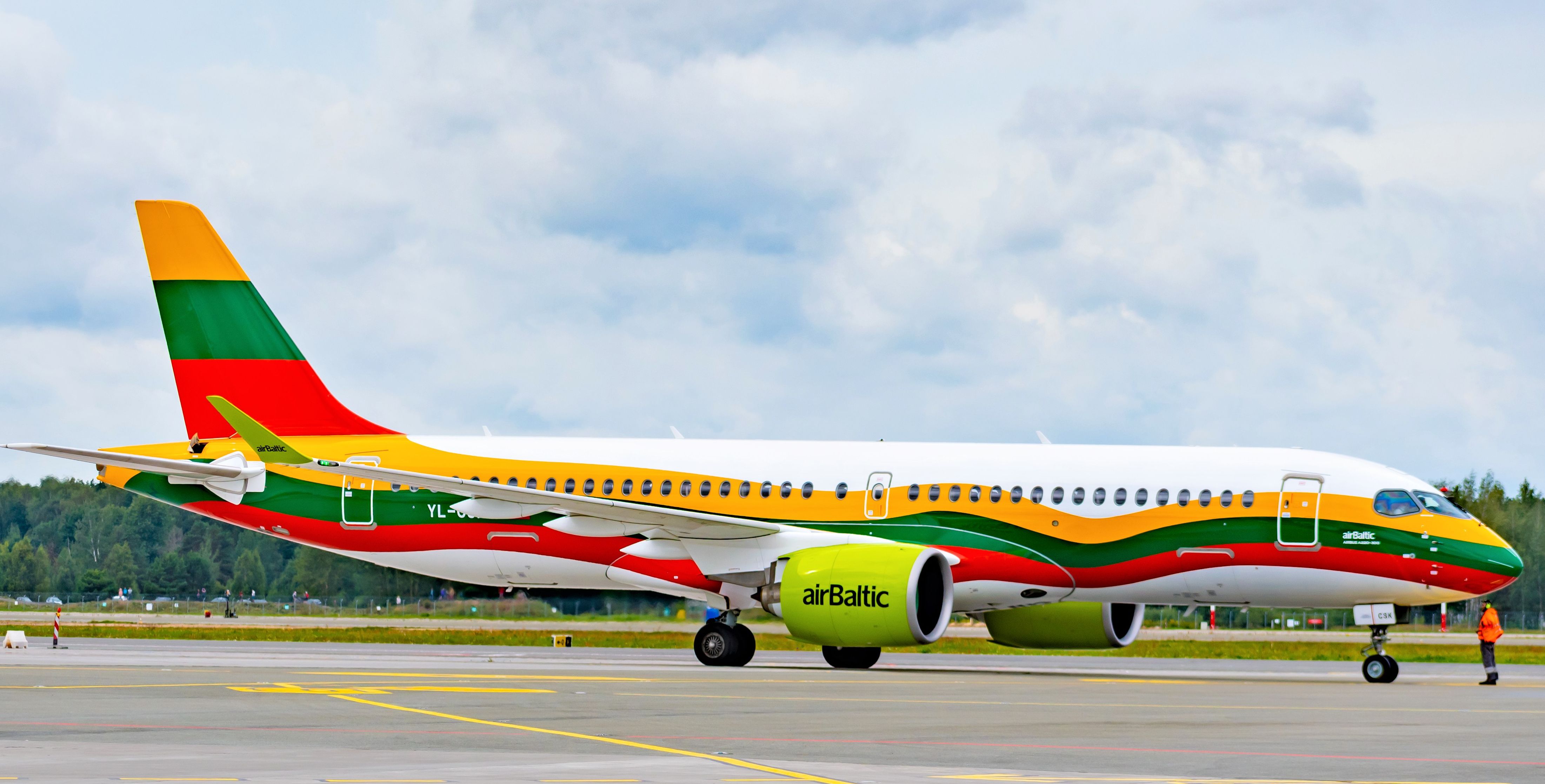 airBaltic a220 lithuanian colors