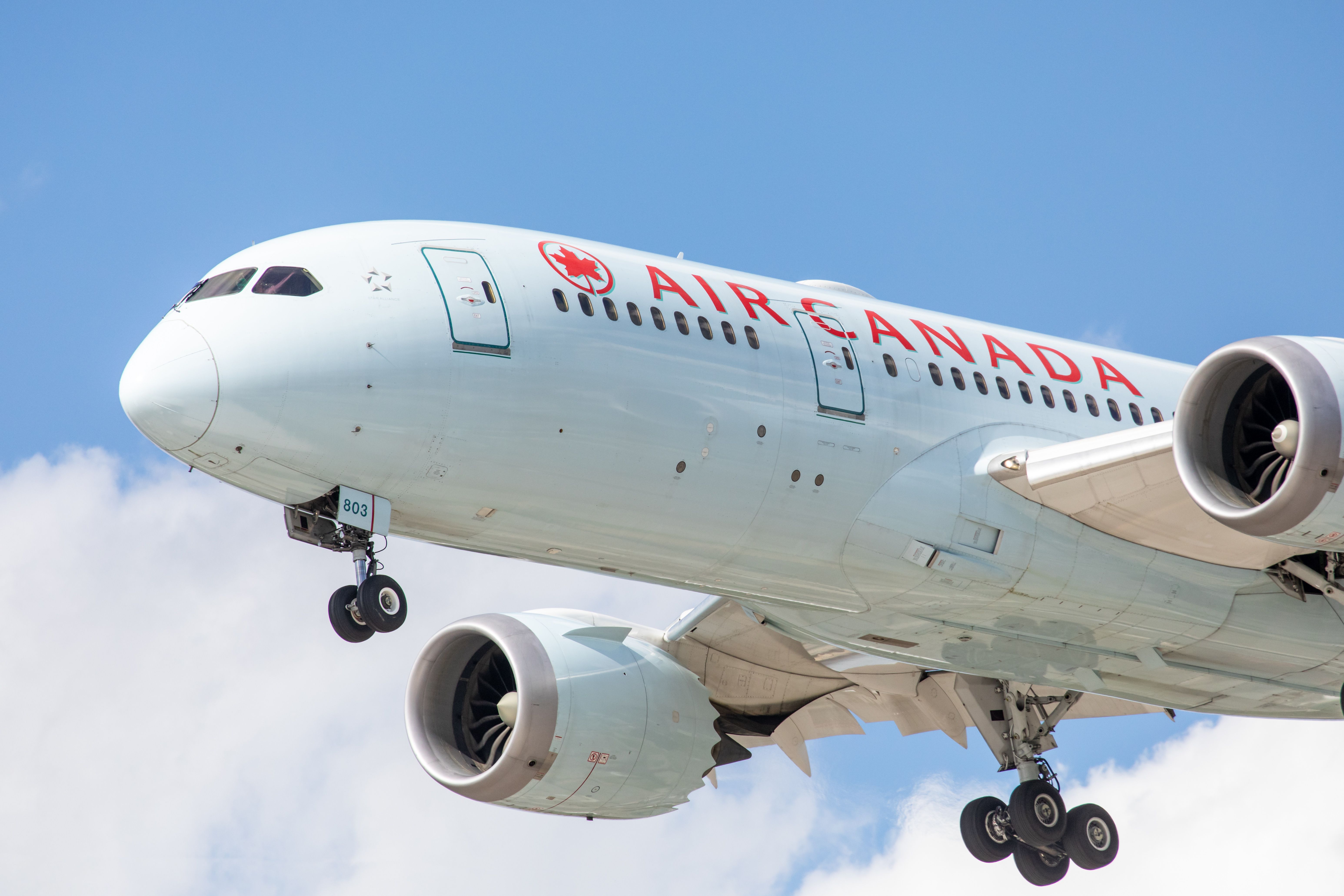  Air Canada Boeing 787 Dreamliner approaching Toronto's Pearson Airport
