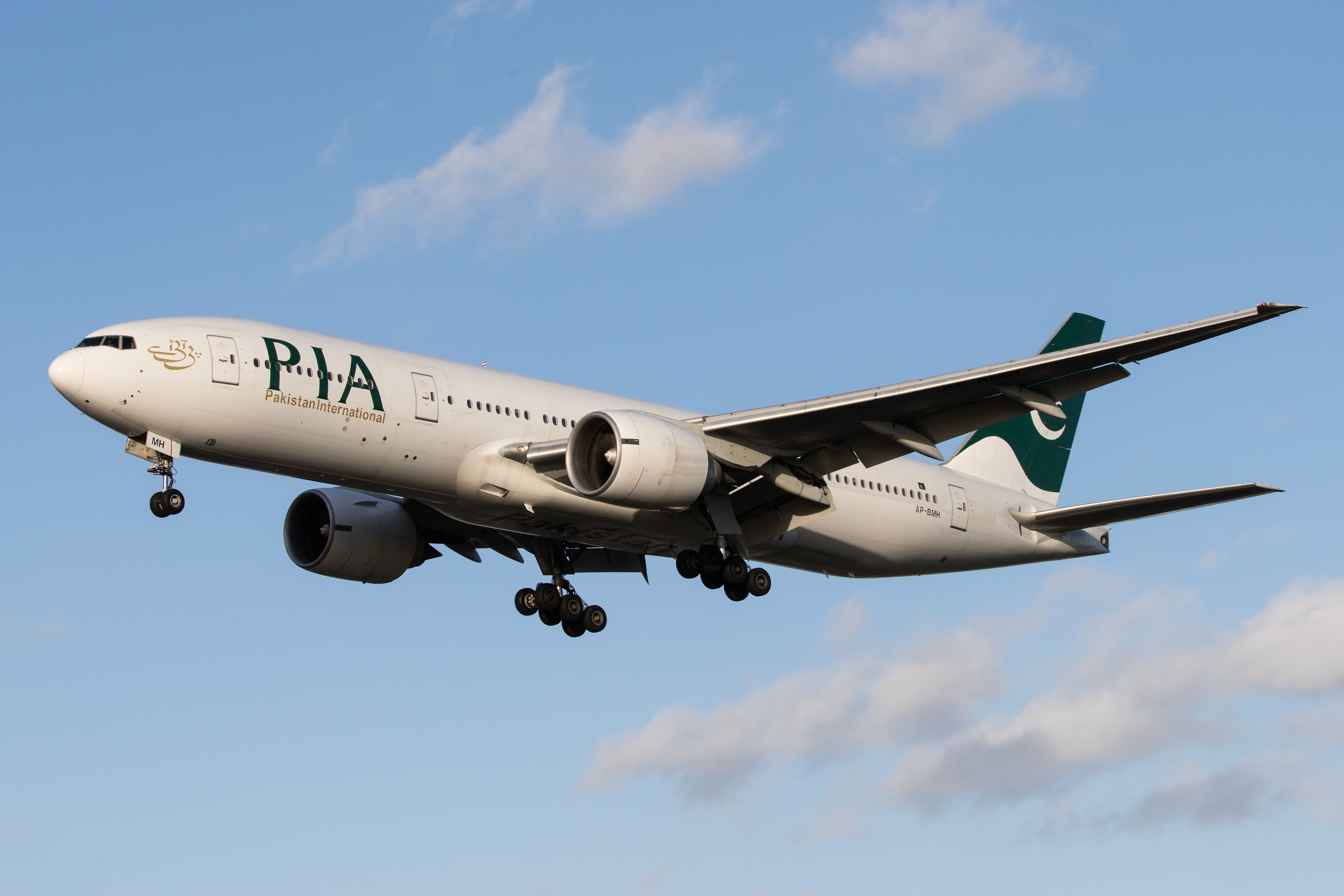 Pakistan International Airlines Boeing 777-200ER | AP-BMH
