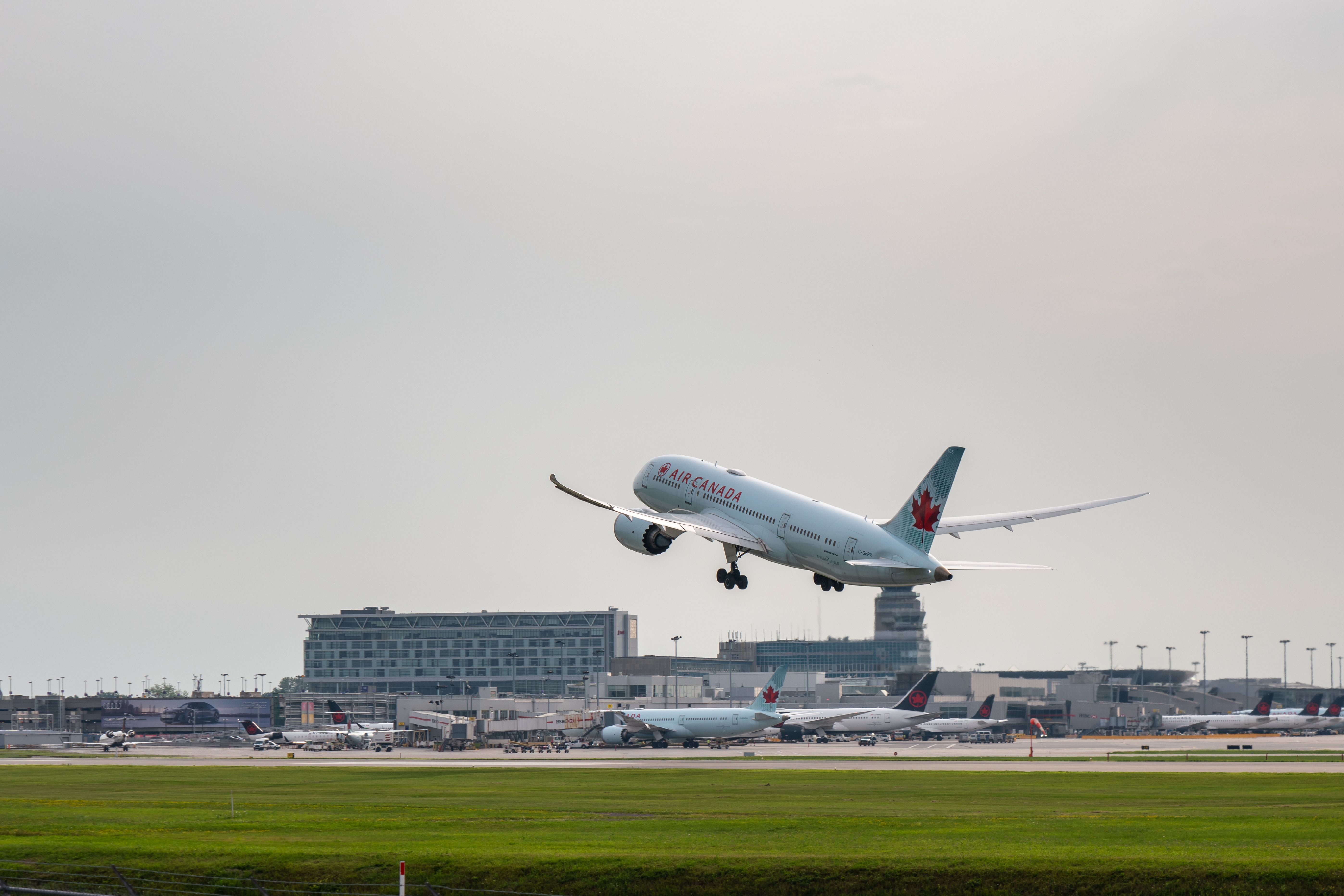 Air Canada Boeing 787 taking off