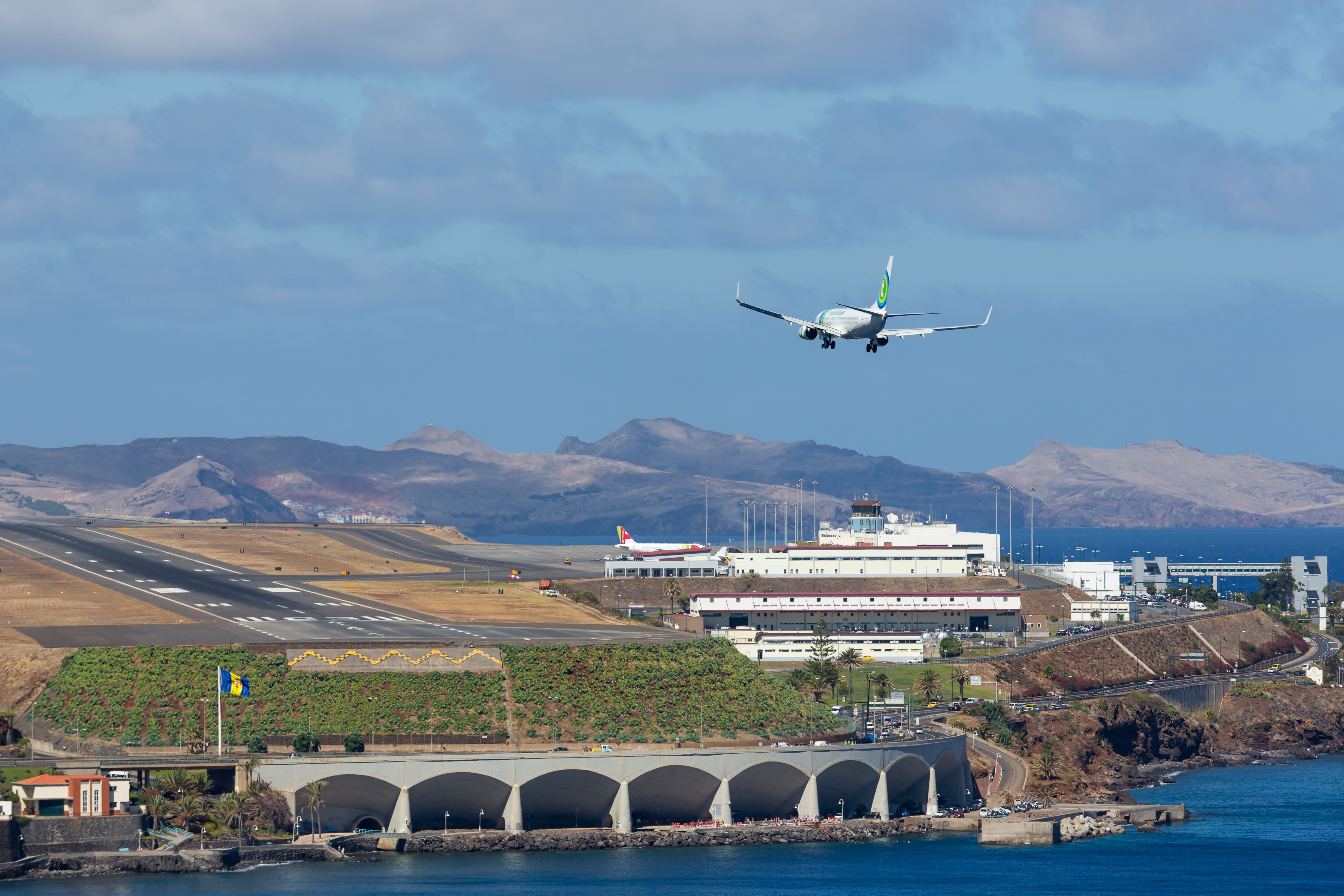 Madeira Airport Transavia Boeing 737 Approach