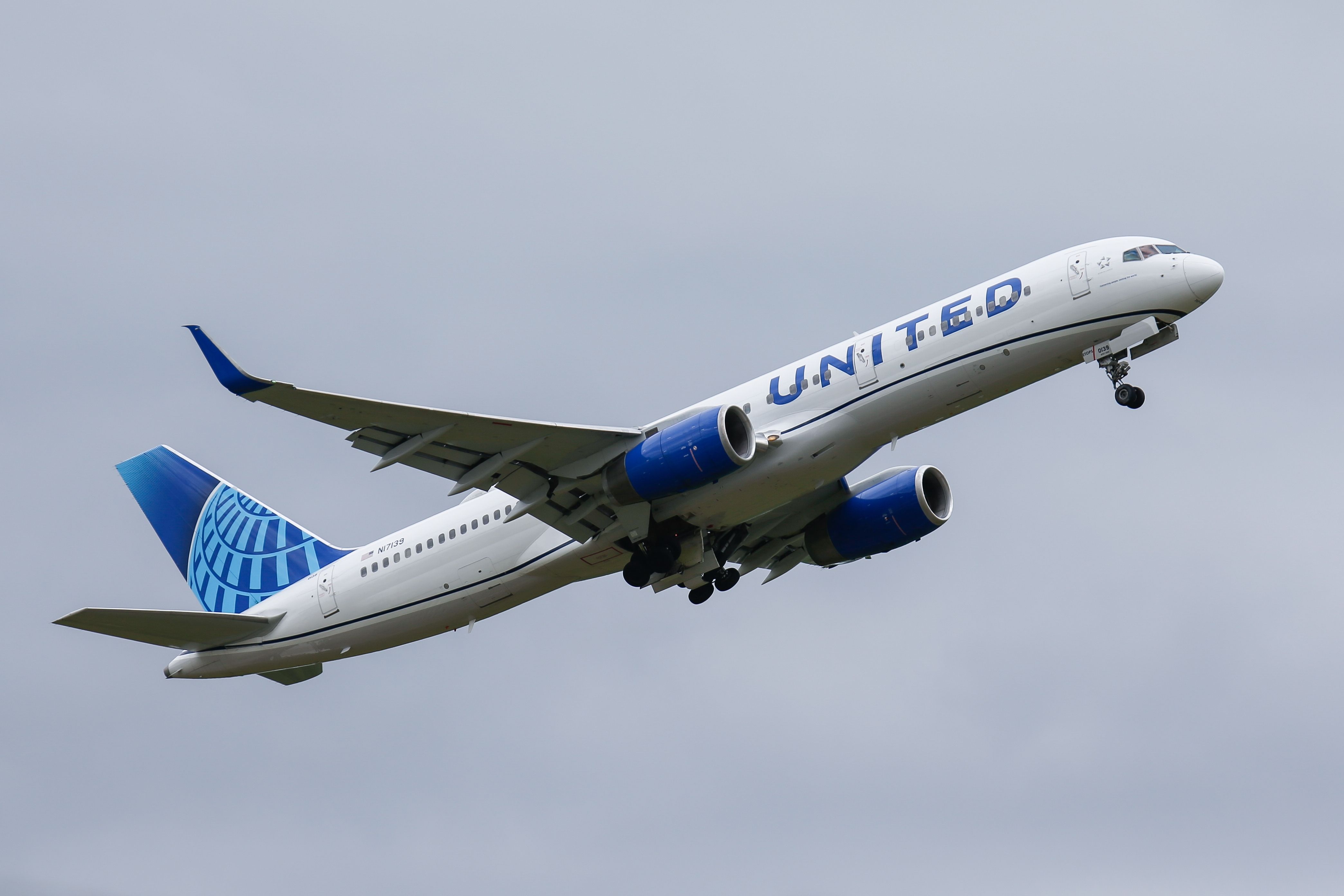United Airlines Boeing 757 Edinburgh