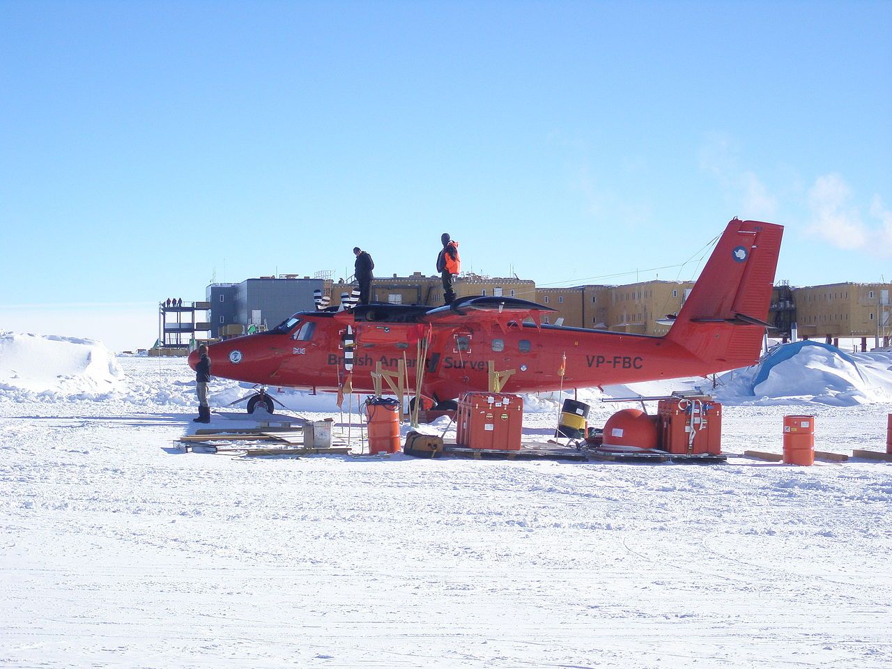 A British Antarctic Survey de Havilland Twin Otter in Antarctica.
