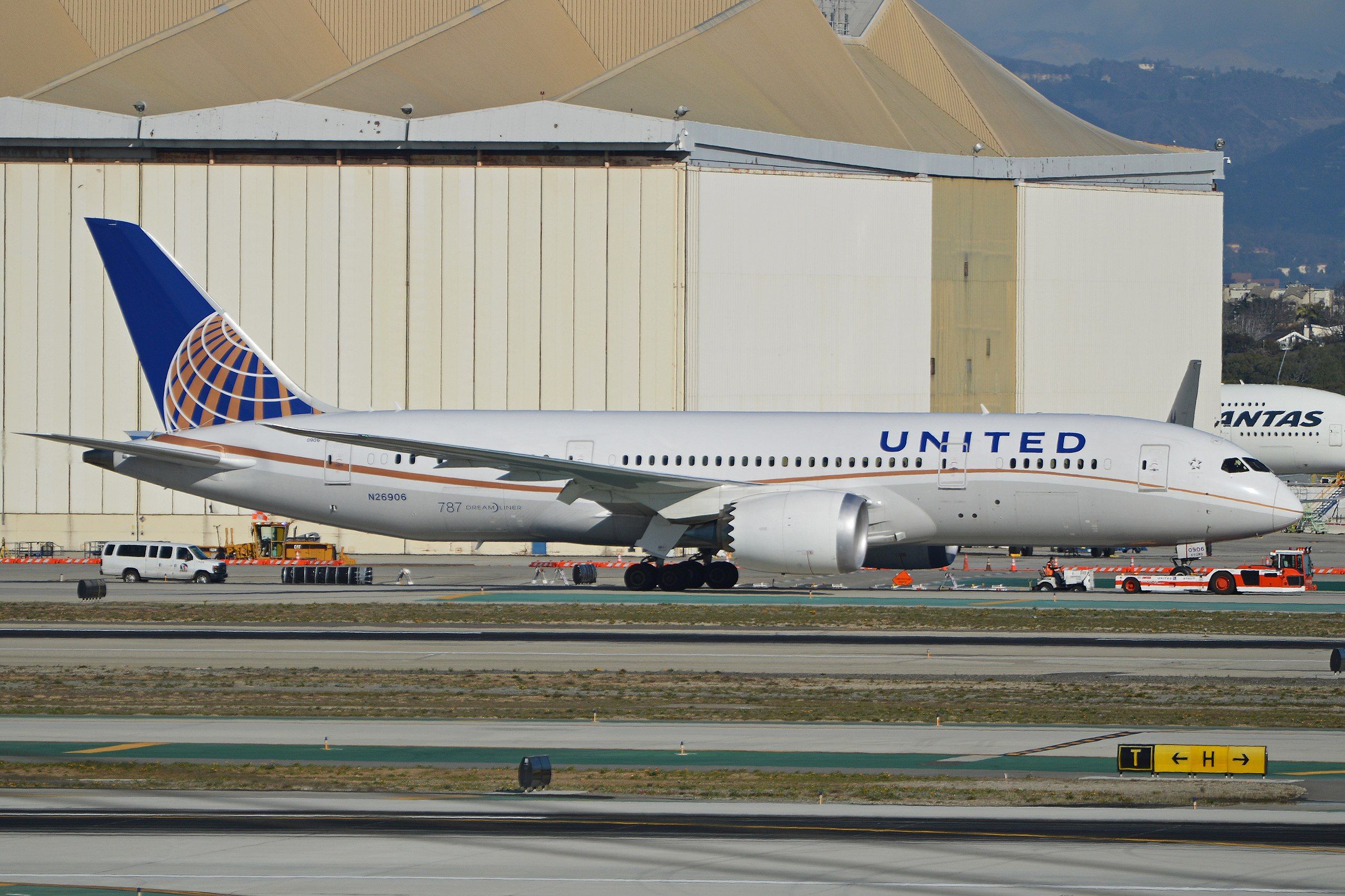 United 787-8