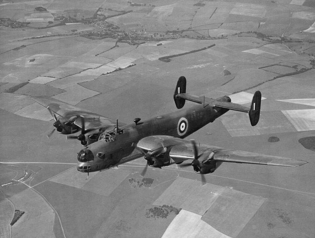 Handley Page Halifax Bomber Inflight