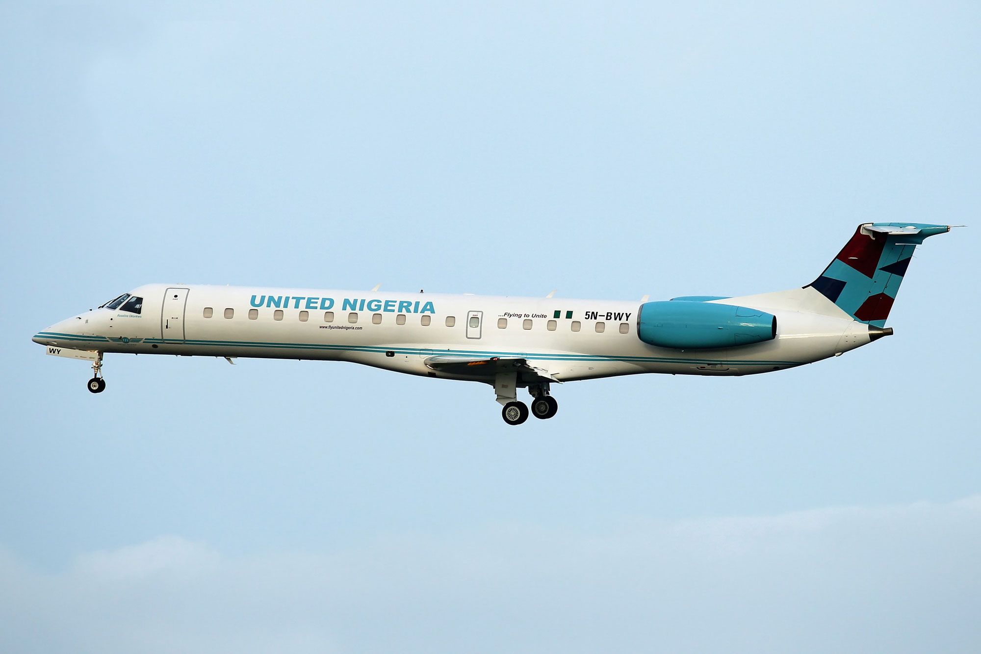 United Nigeria Airlines ERJ145 landing 