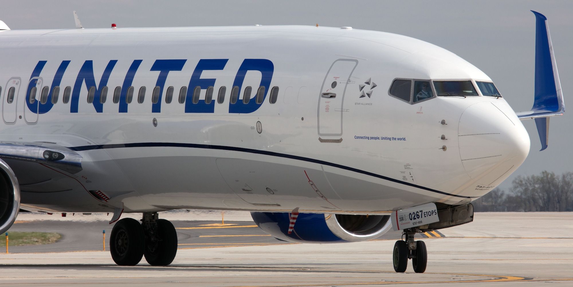 Close-up of United Boeing 737