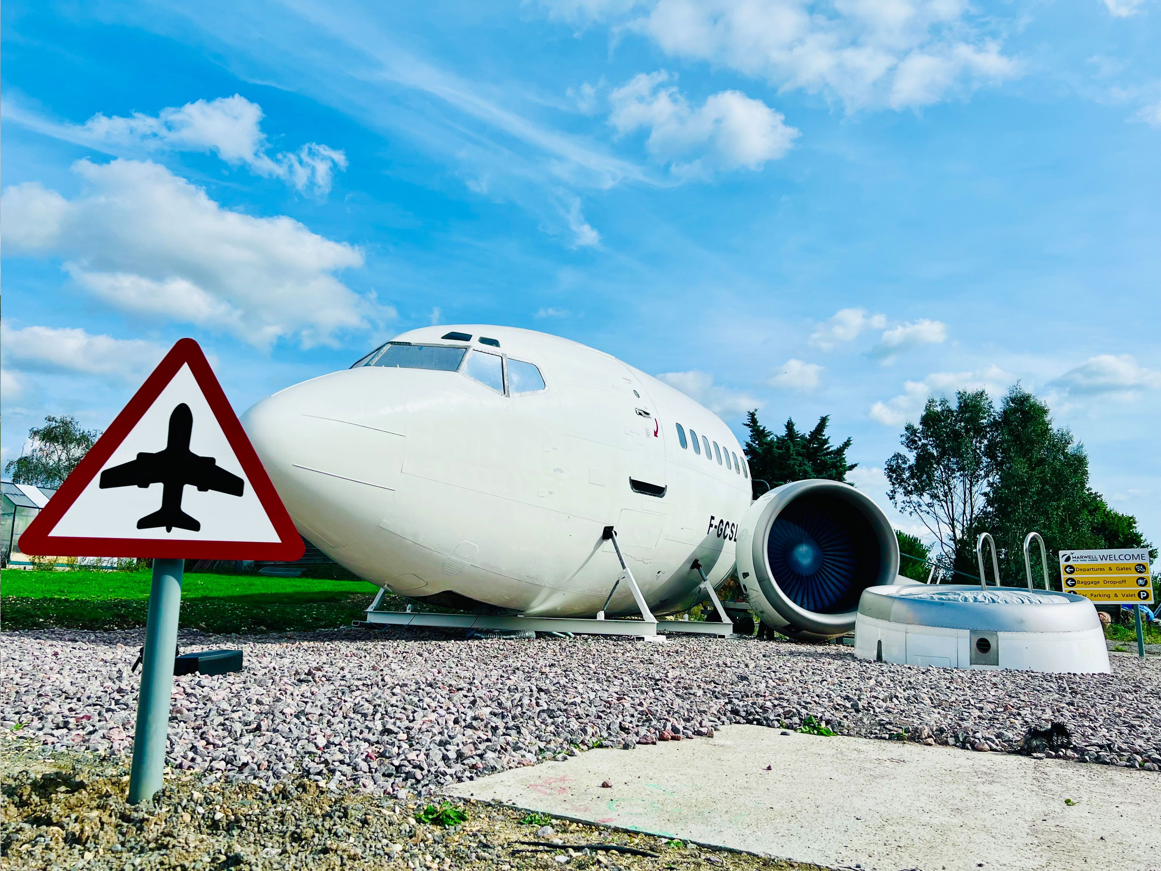 British Entrepreneur Buys Ex-United Airlines Boeing 737-200 For £5K & Turns It Into Stunning Airbnb