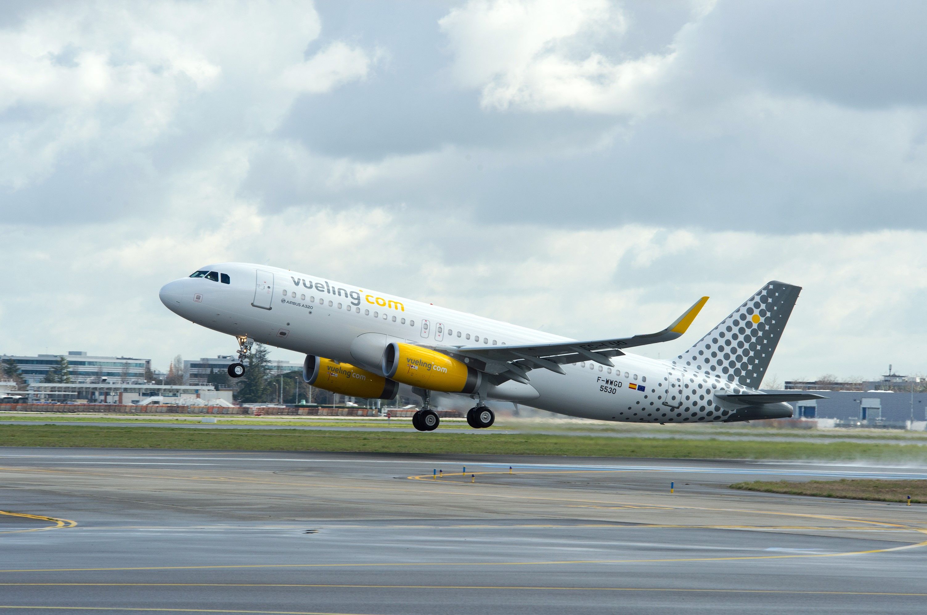How Important Is Connecting Traffic In Vueling's Operations?