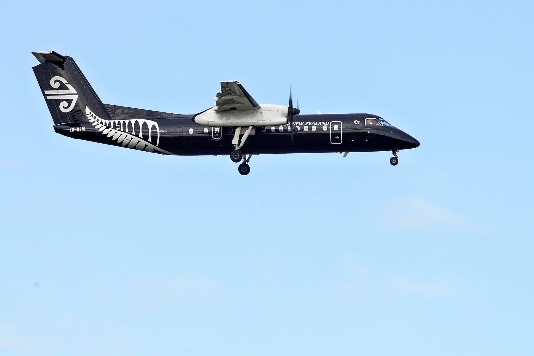 航空機・ヘリコプター BOMBARDIER DASH 8 Q300 AIR NEW ZEALAND Inside Air New Zealand's World-Leading Dash 8-Q300 Operations