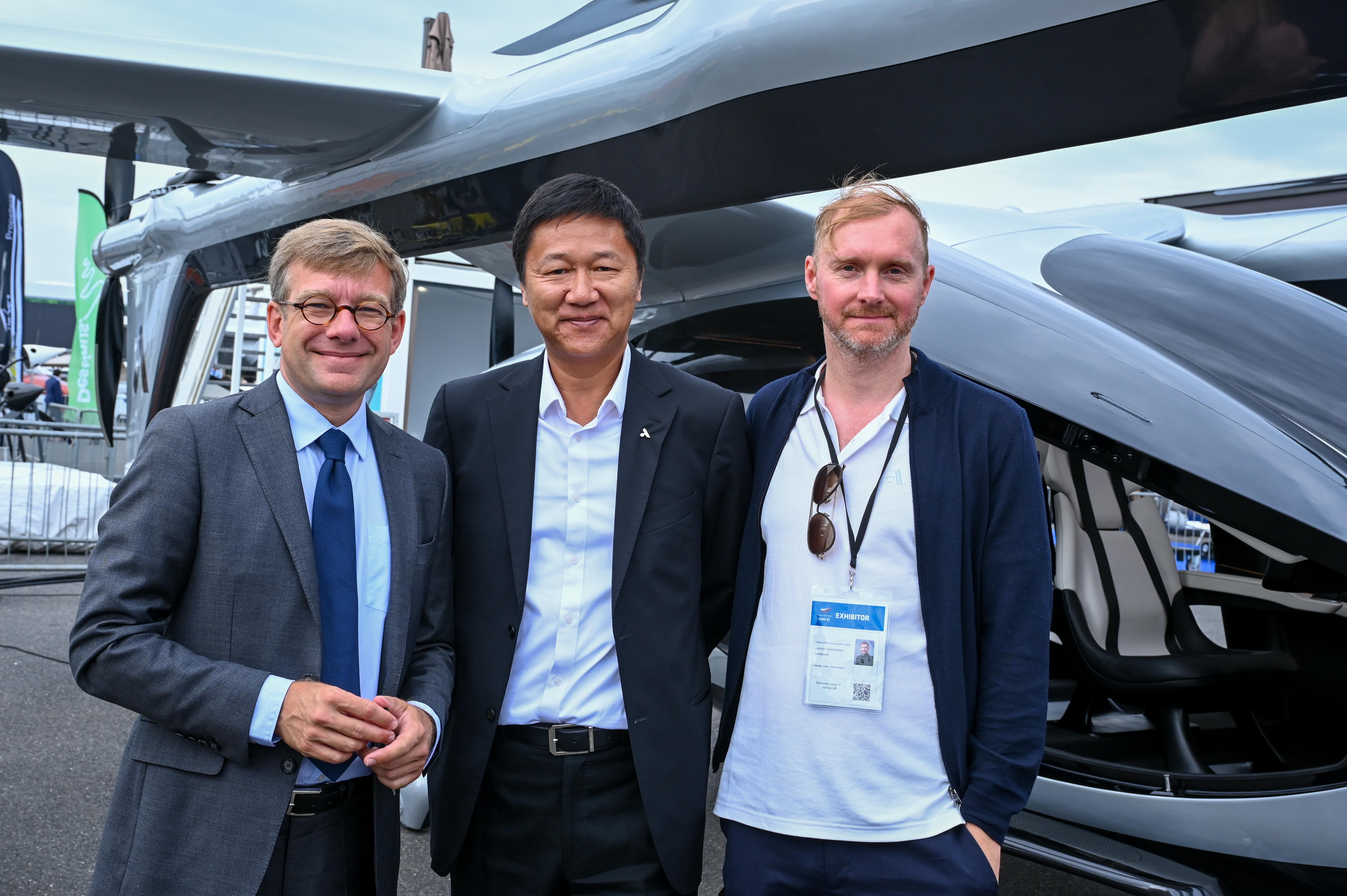 Autoflight MoU Signing_Edward ARKWRIGHT_Tian YU_Lukasz GADOWSKI