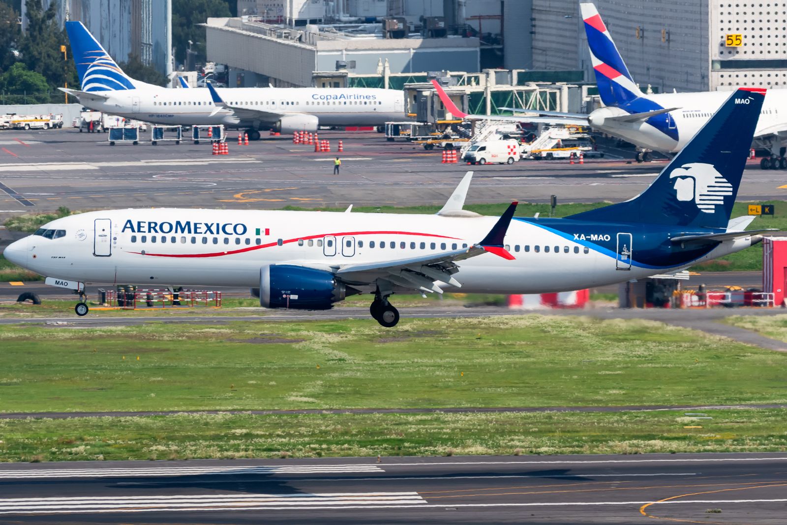An Aeromexico Boeing 737 MAX landing in Mexico City. 
