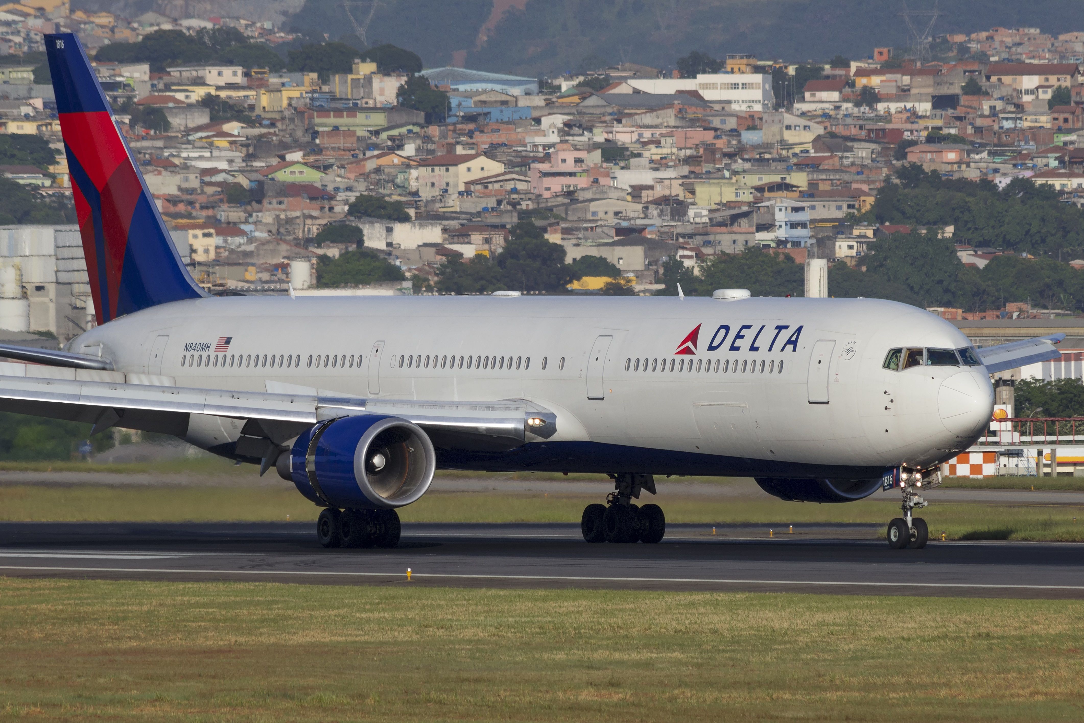 A Delta Air Lines Boeing 767-400ER taxiing to the gate.