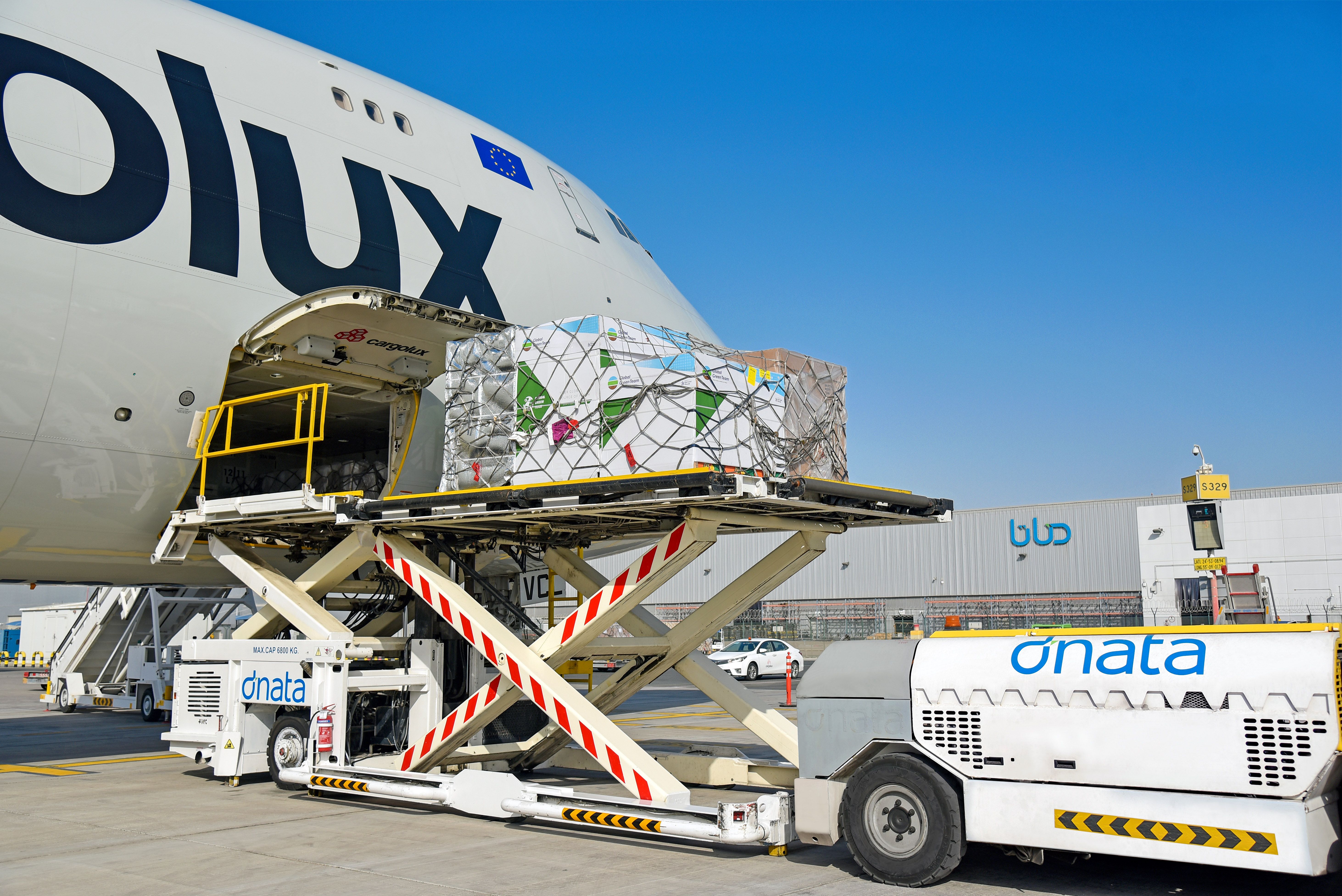 A dnata Vehicle Loading A Cargolux Boeing 747.