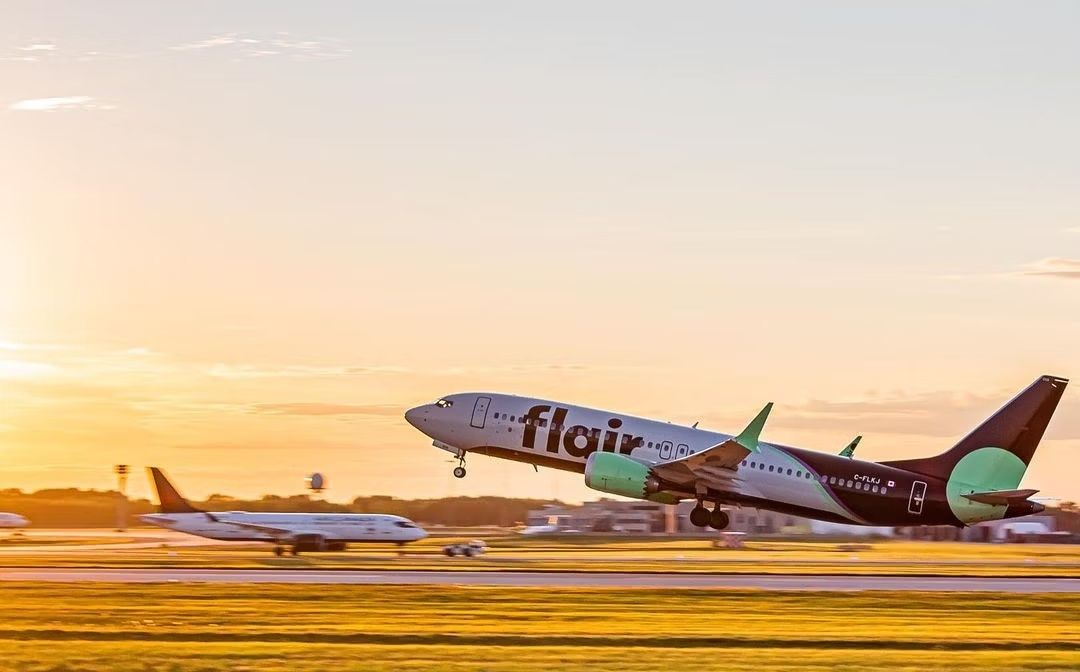 Flair Airlines 737 Taking Off