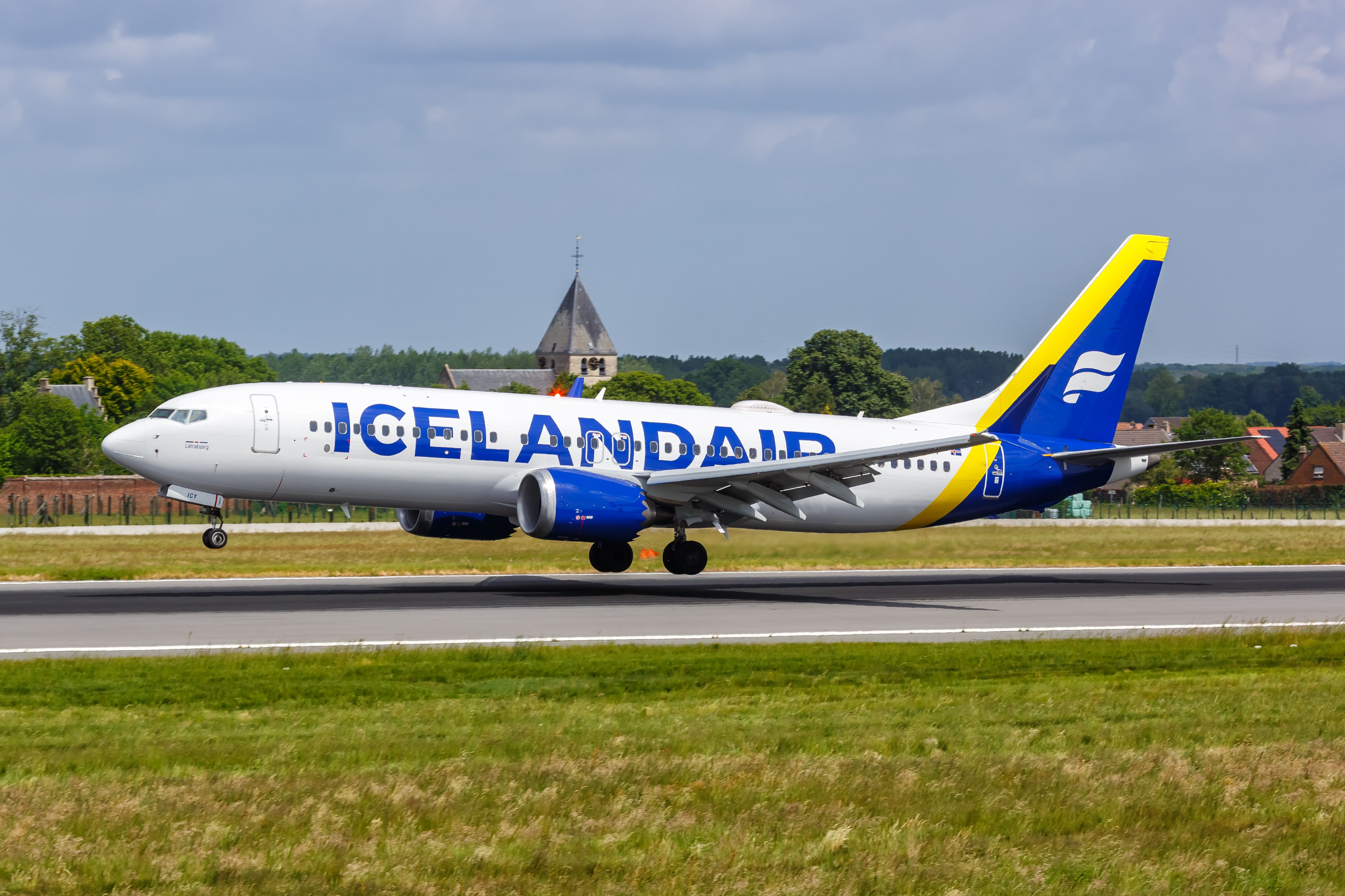 An Icelandair Boeing 737 MAX 8 just after takeoff.