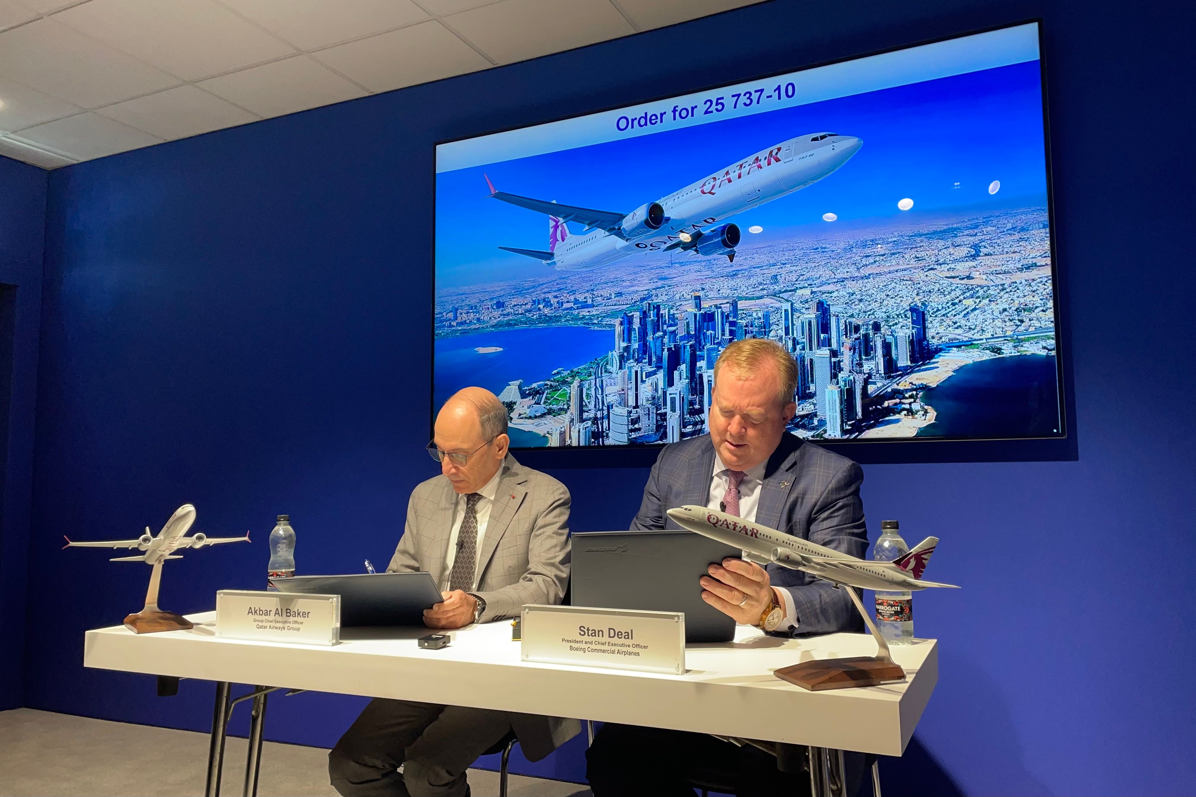Akbar Al Baker & Stan Deal sign a deal for 25 Boeing 737 MAX Aircraft