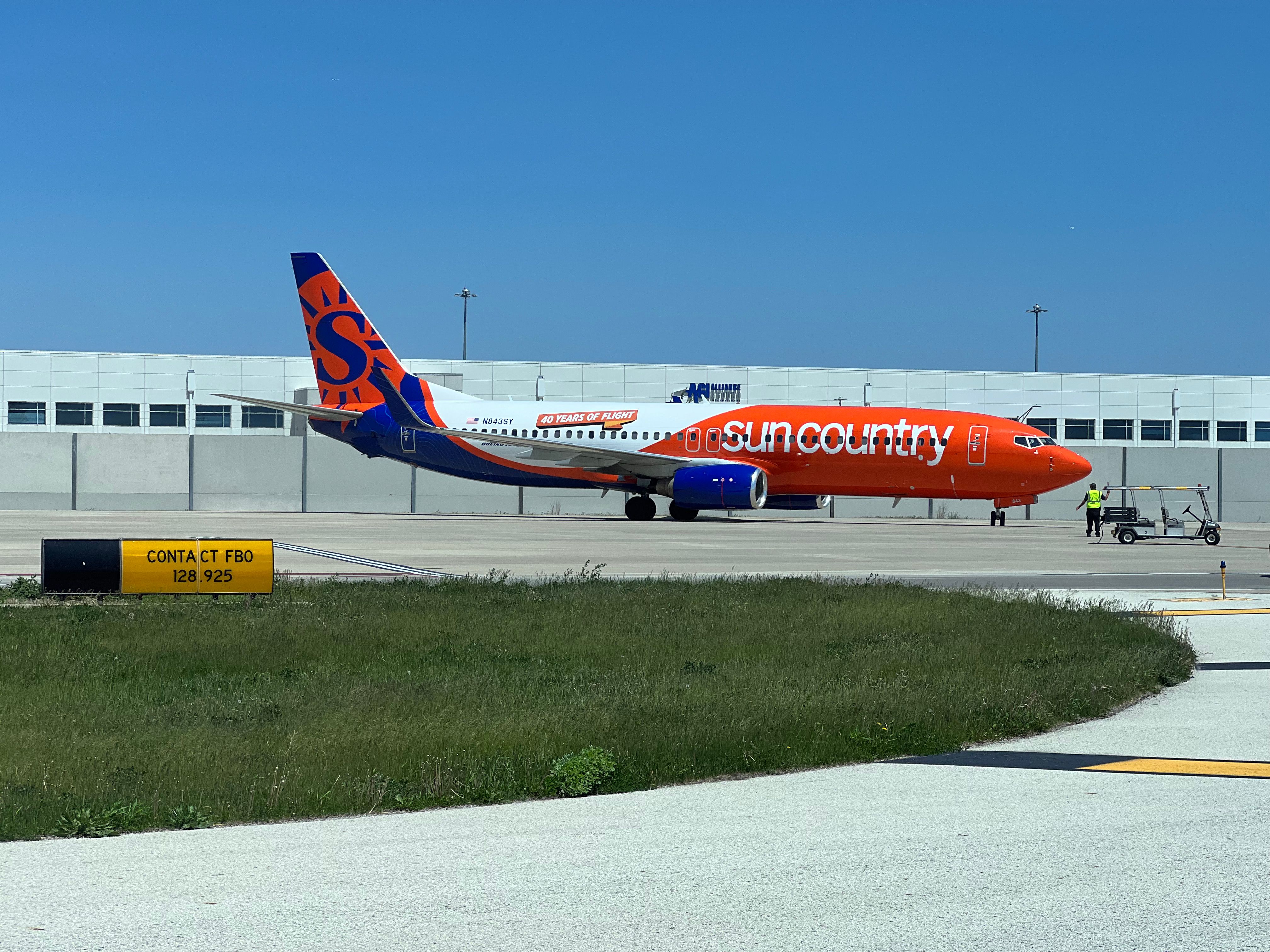 Sun Country 737-800 at ORD