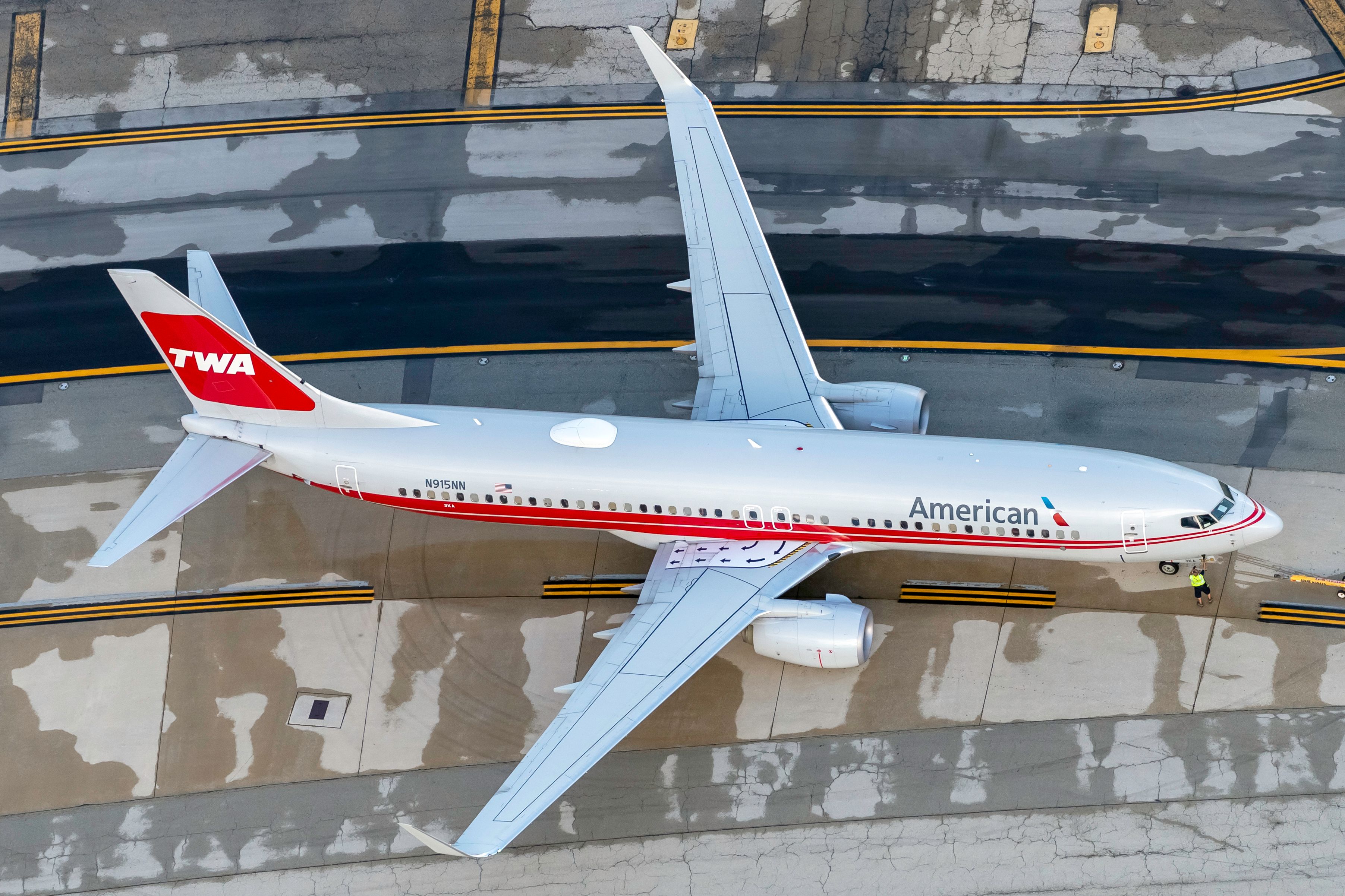 N915NN American Airlines (TWA Heritage Livery) Boeing 737-823 (1)