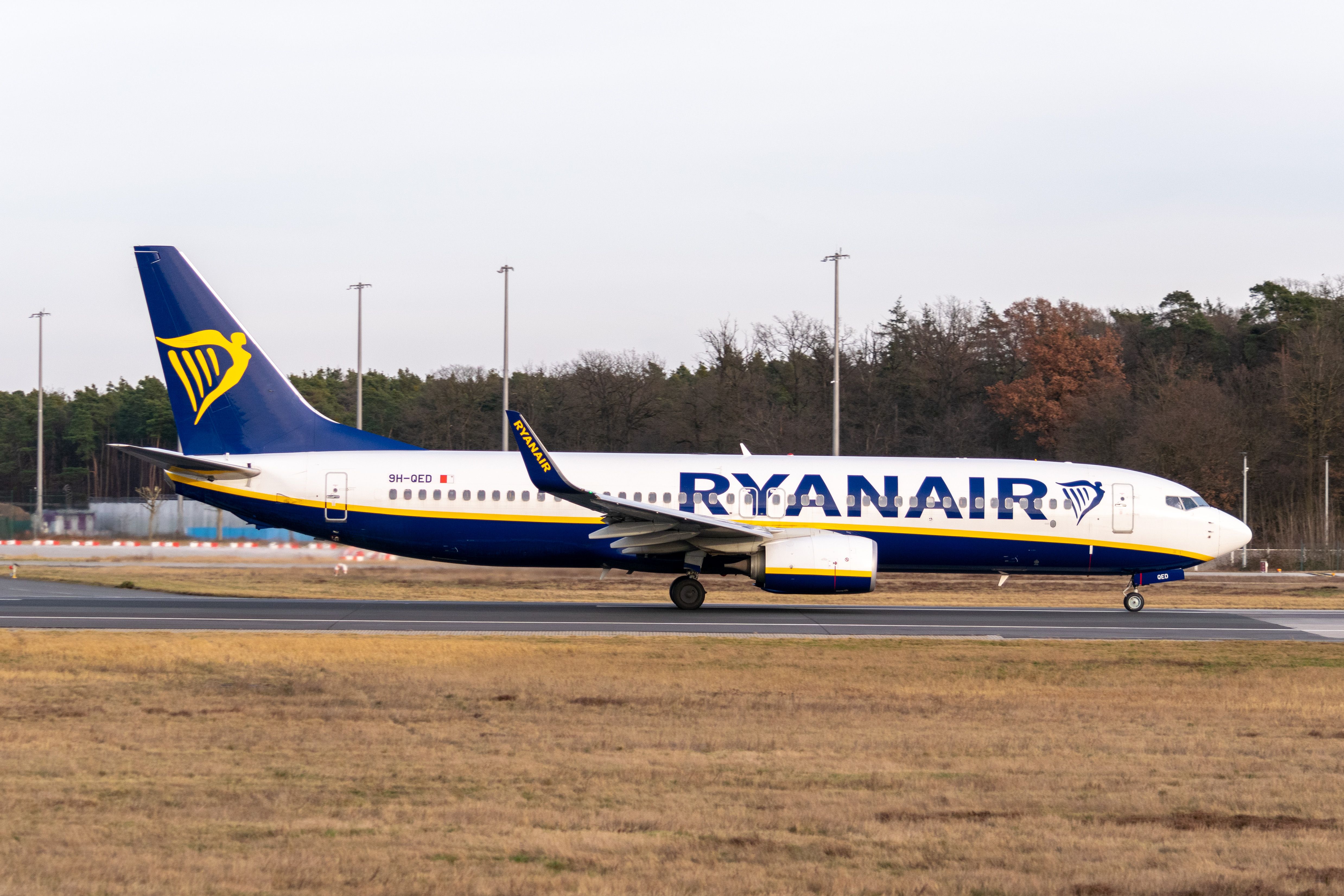 A Ryanair Boeing 737 at the end of a runway.