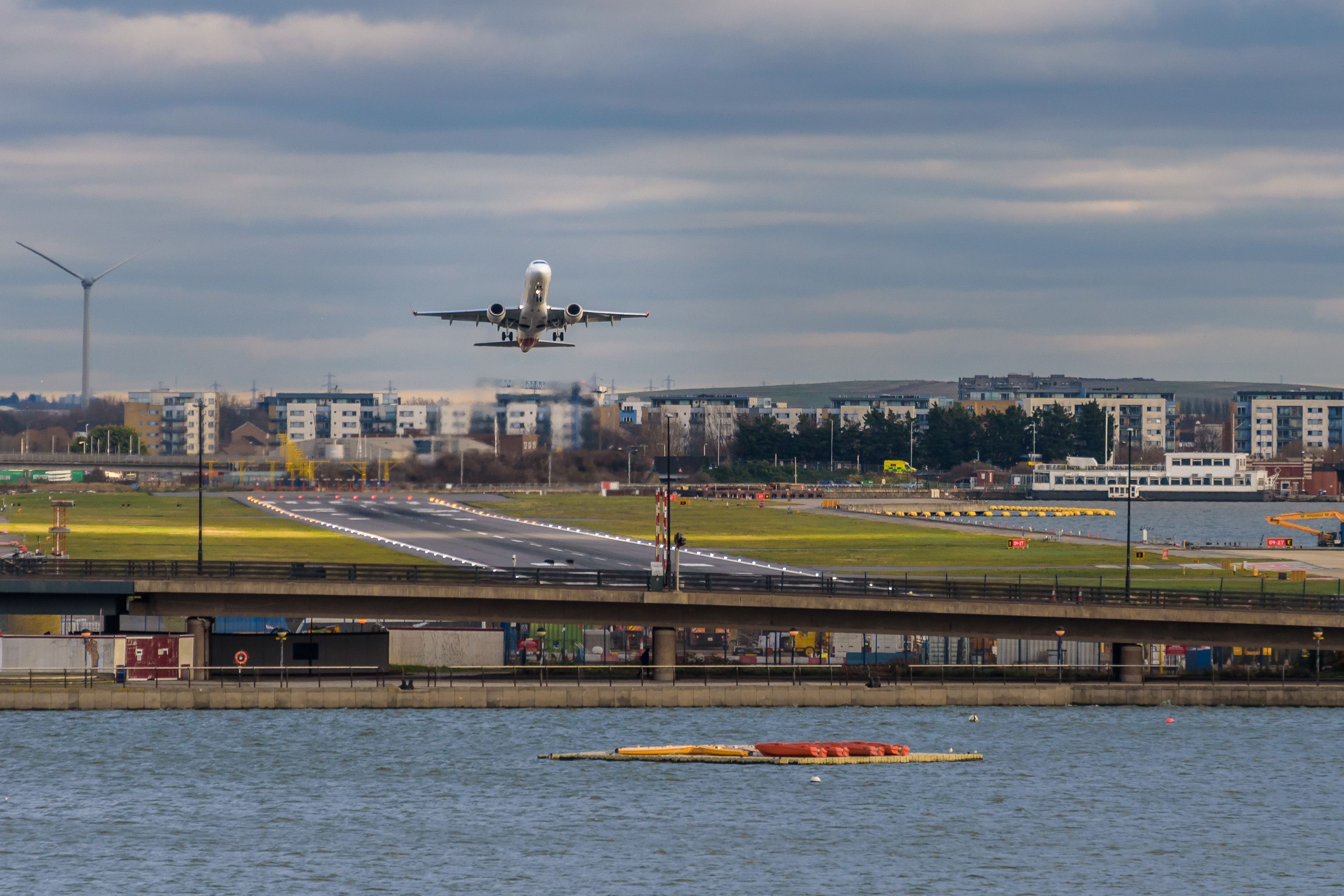 Embraer E190 Departing From London City Airport