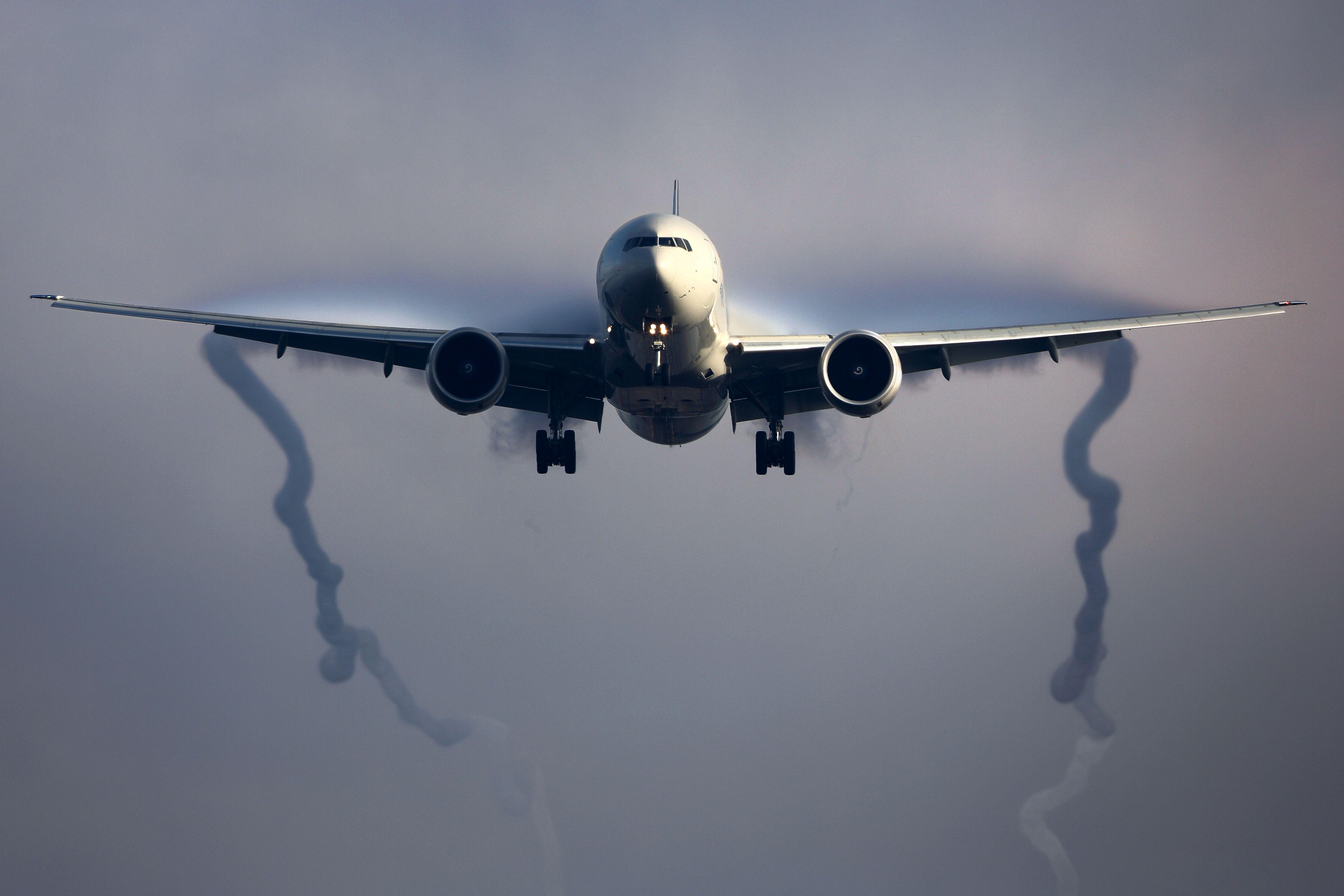 Boeing 777 with vortexes