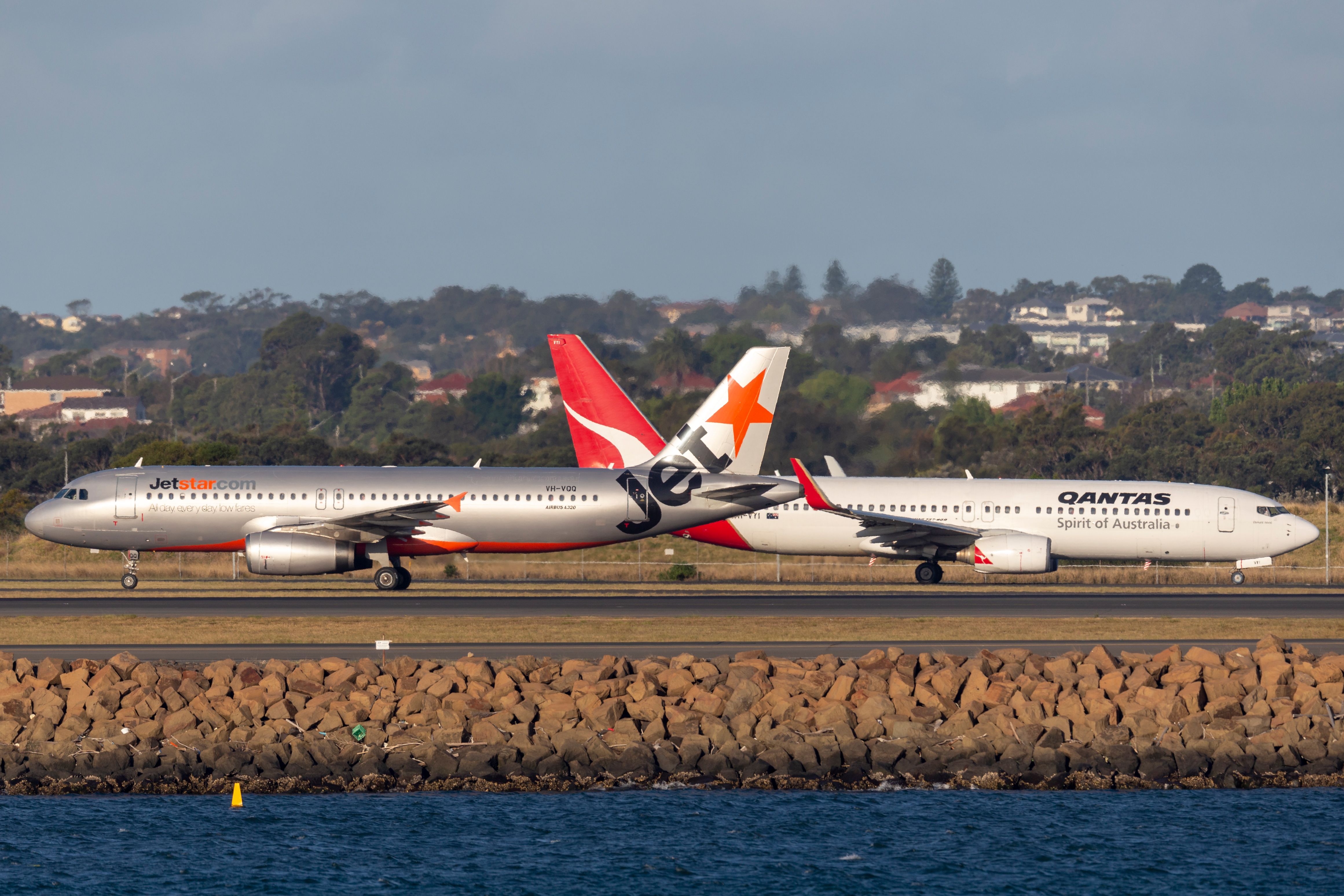Jetstar A320 Qantas 737 Sydney Airport Lining Up