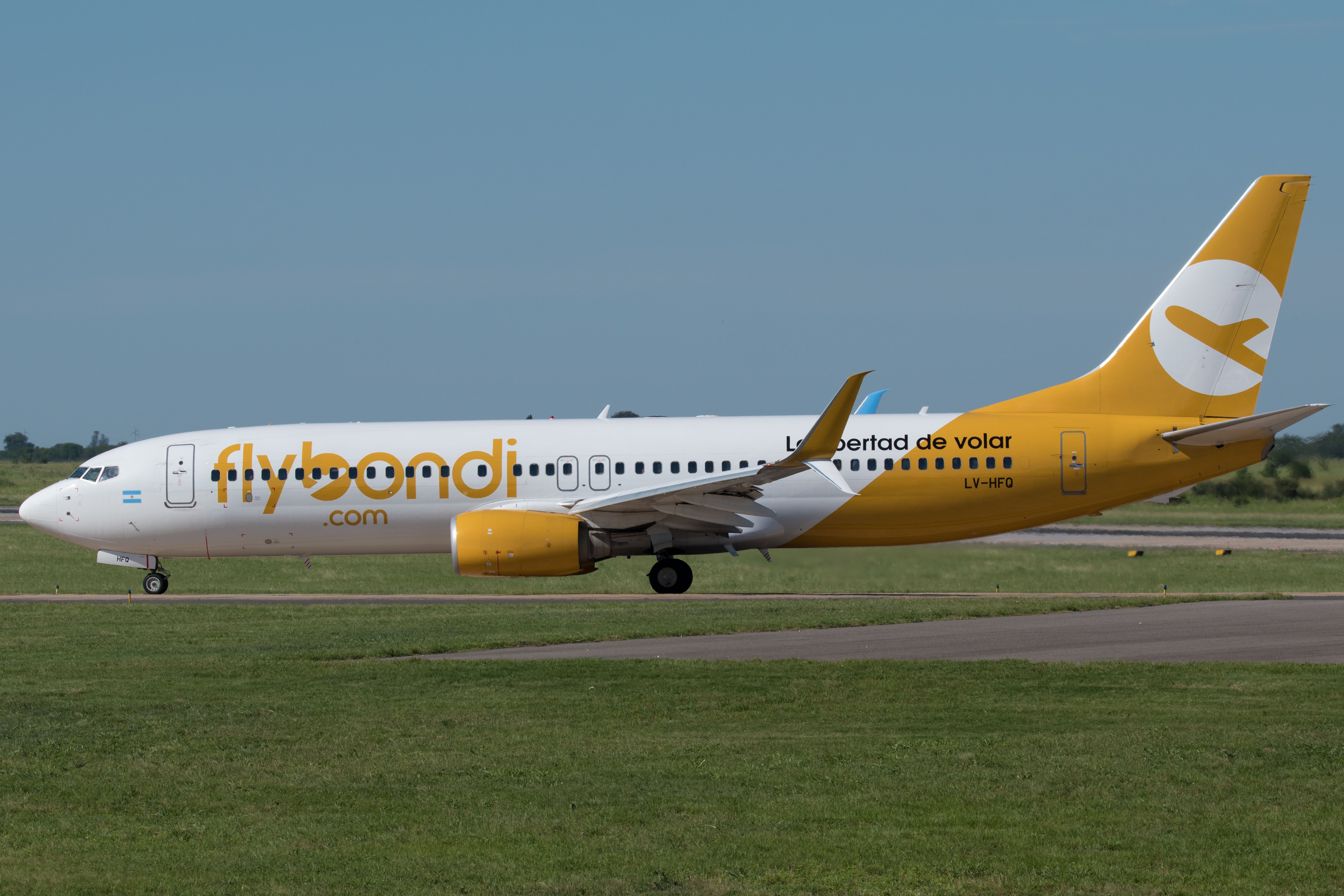A Flybondi Boeing 737-800 taxiing at Cordoba International Airport.
