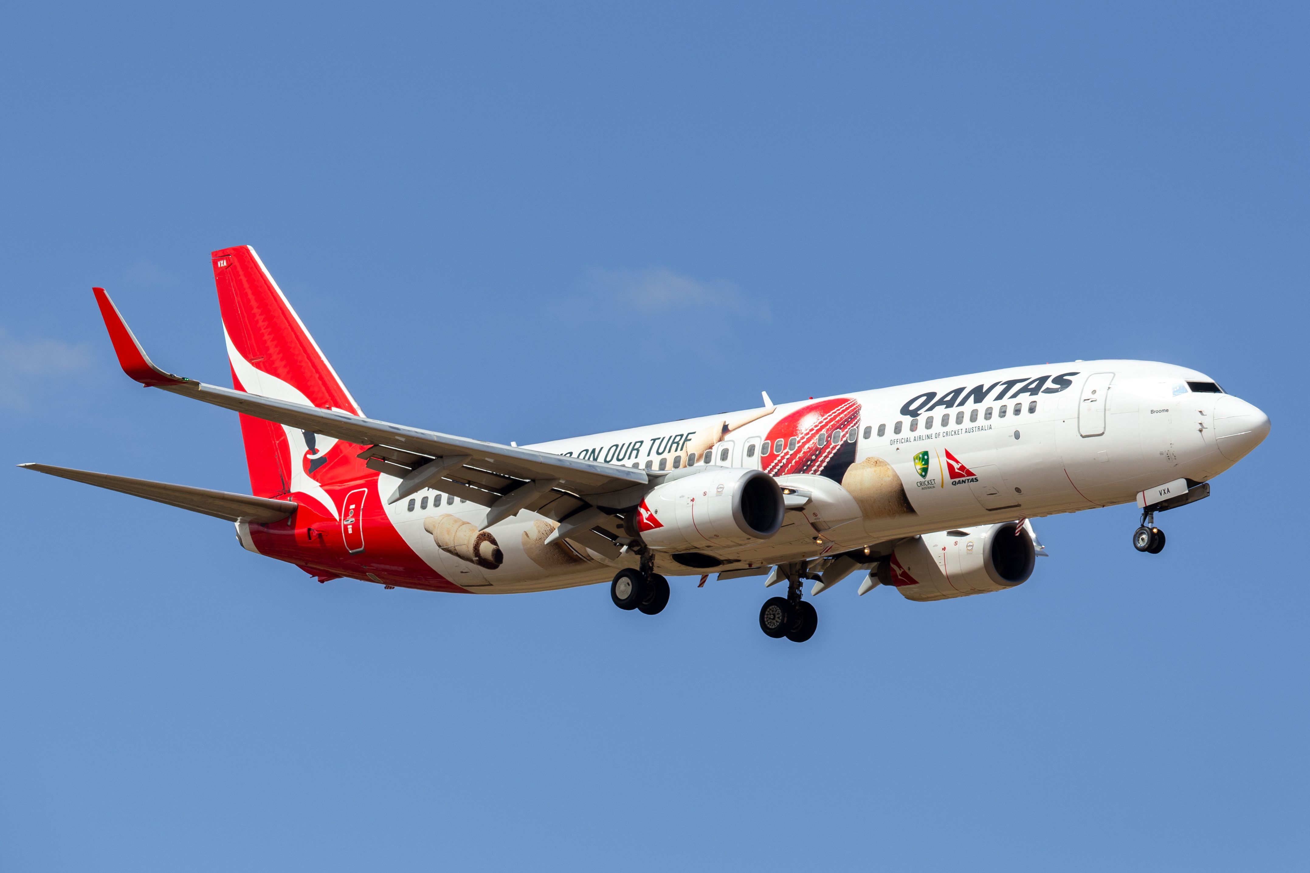 A Qantas Boeing 737 in Cricket Livery.